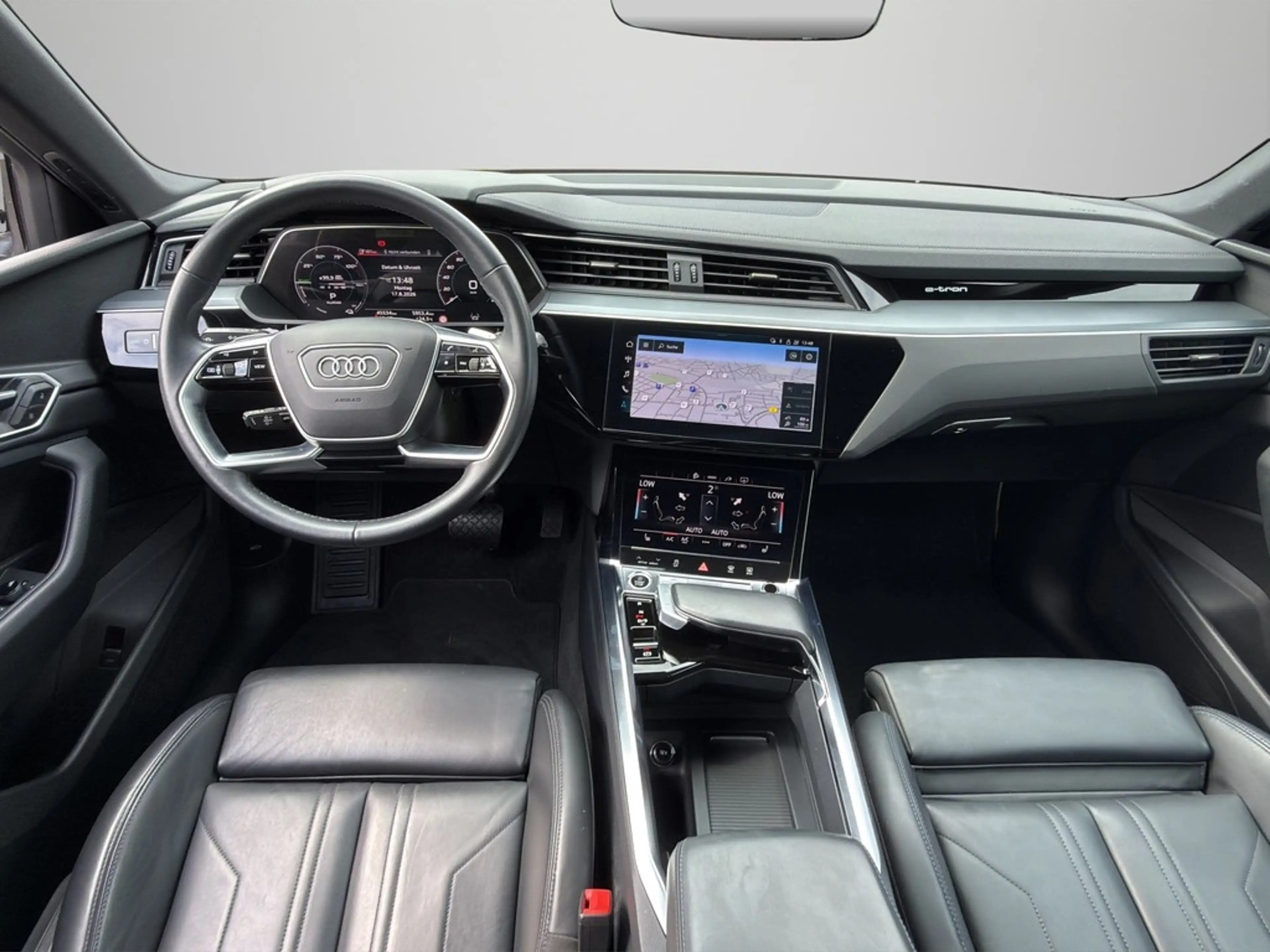 Audi e-tron 55 quattro *PANO*LUFT*AHK*LEDER* — photo 10