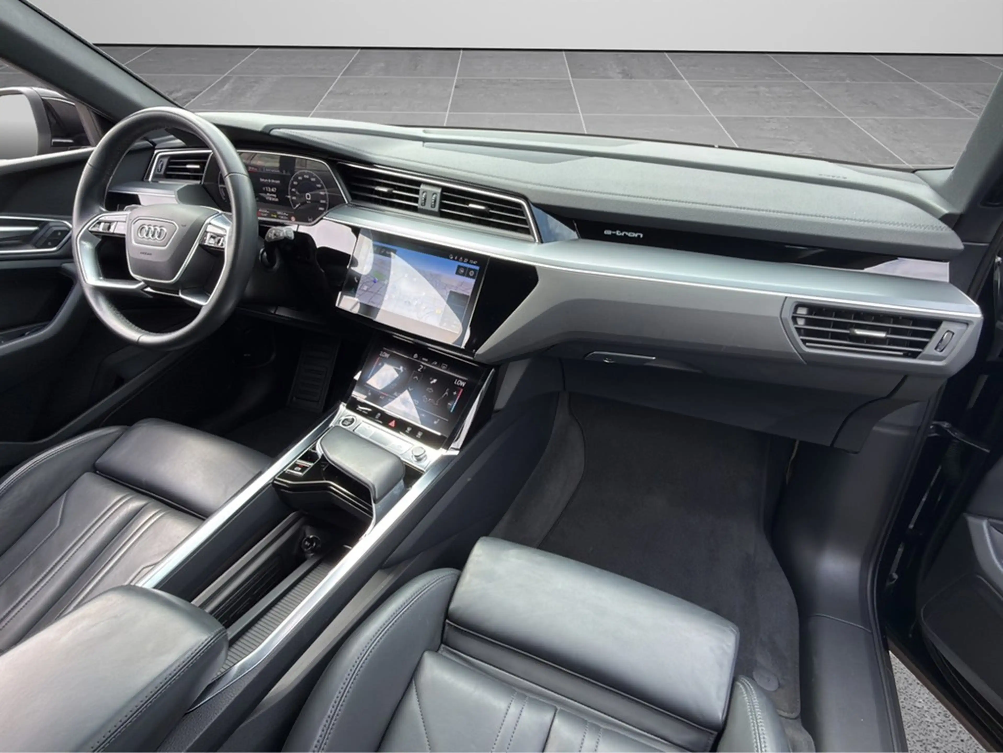 Audi e-tron 55 quattro *PANO*LUFT*AHK*LEDER* — photo 8