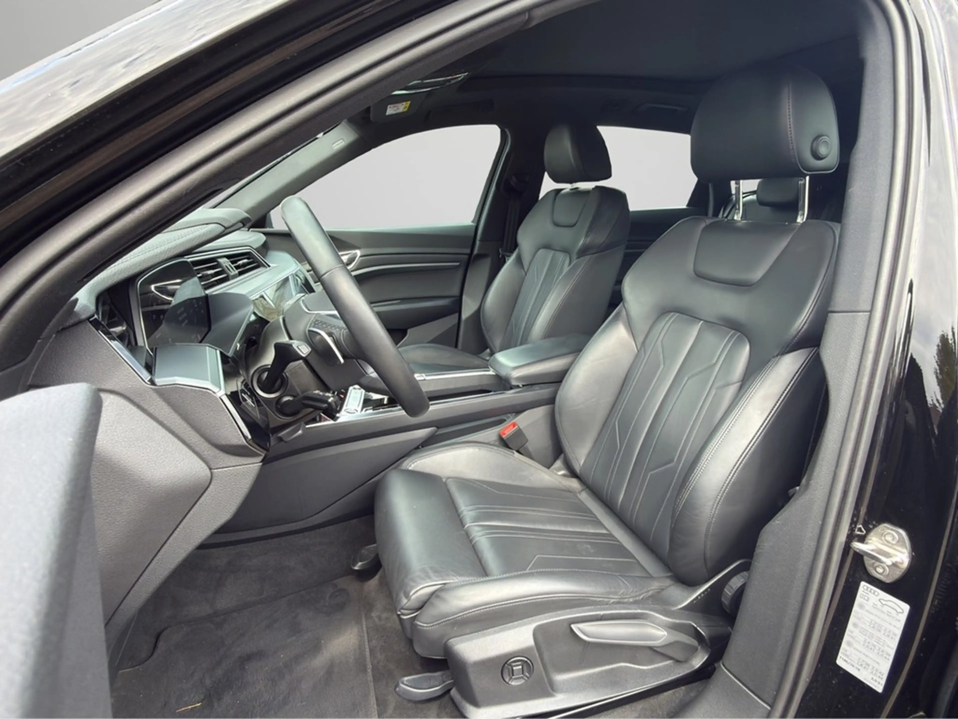 Audi e-tron 55 quattro *PANO*LUFT*AHK*LEDER* — photo 7
