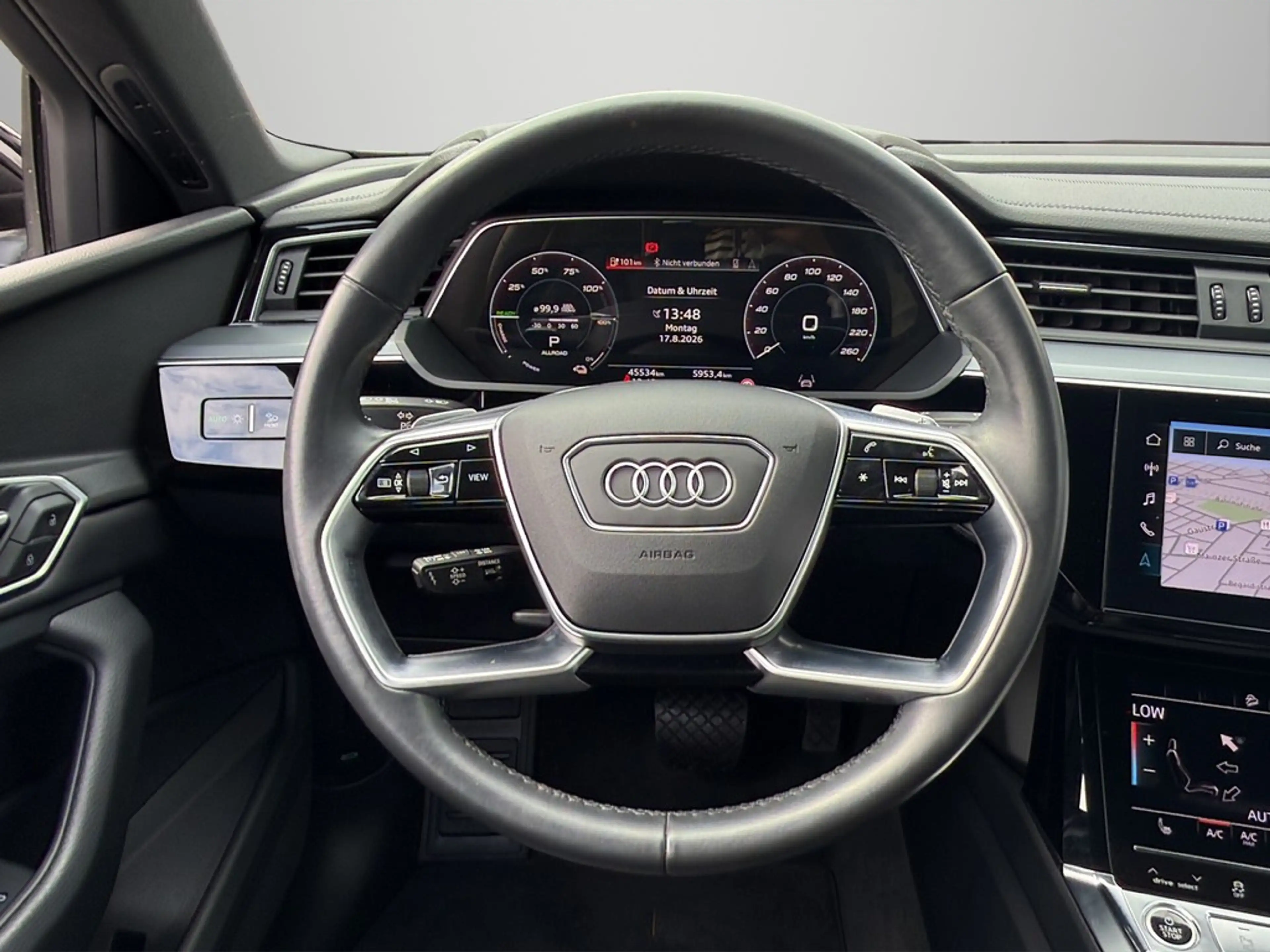 Audi e-tron 55 quattro *PANO*LUFT*AHK*LEDER* — photo 11
