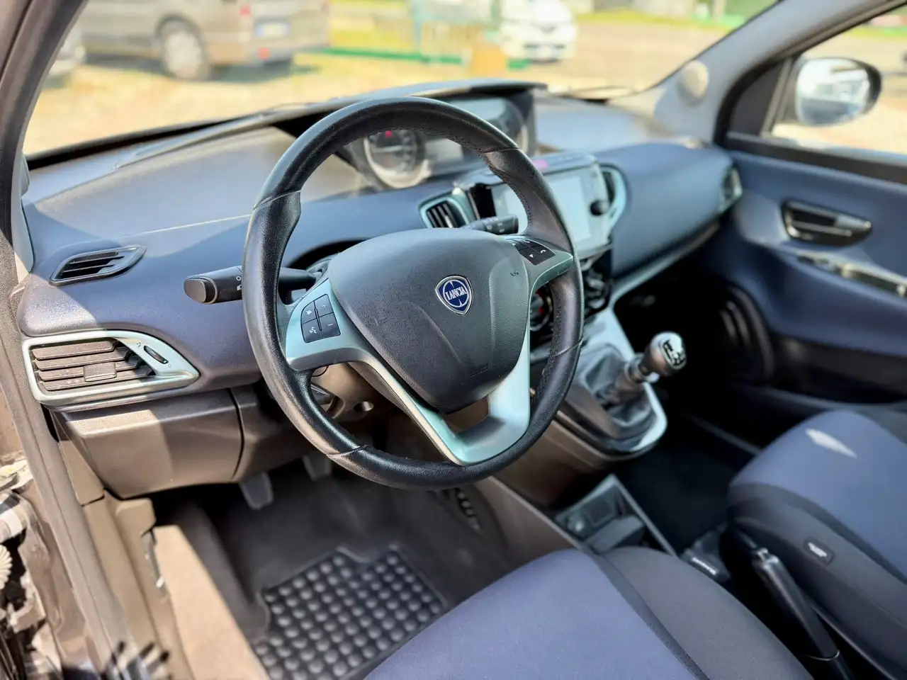 Lancia Ypsilon 2023 — фото 8