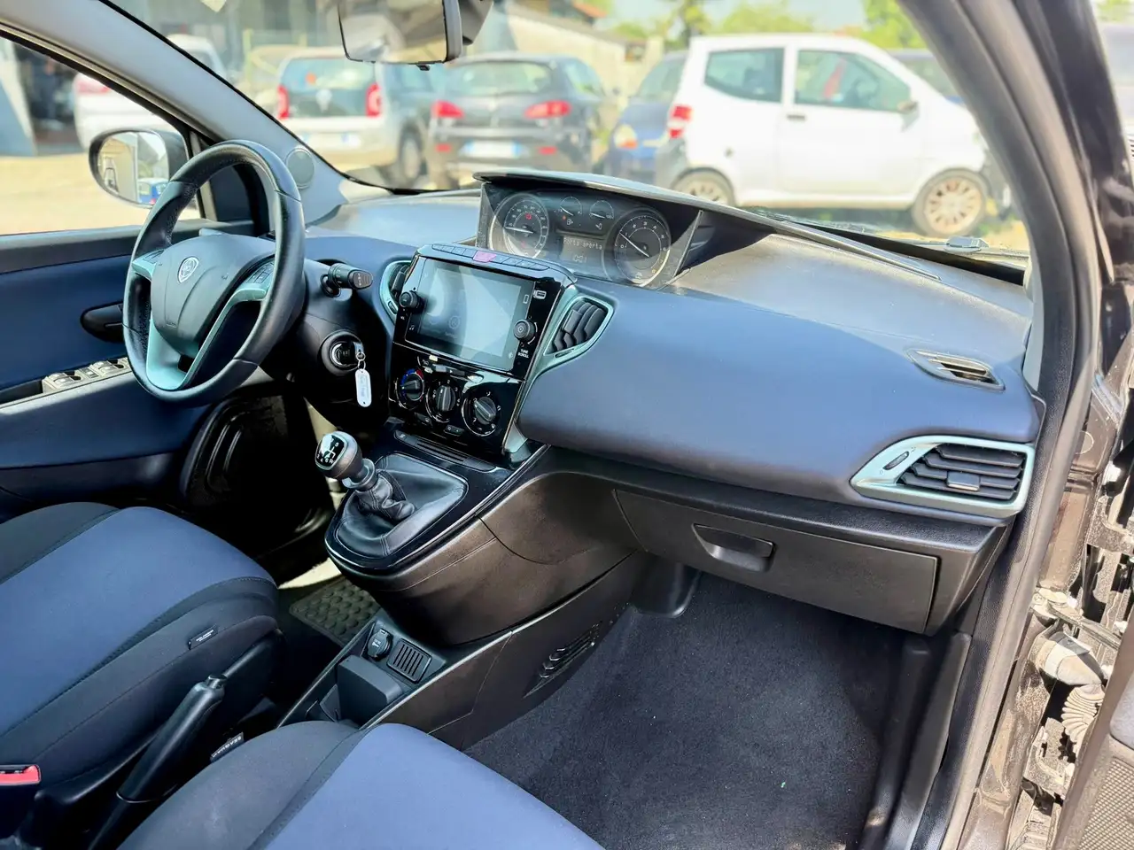 Lancia Ypsilon 2023 — фото 10