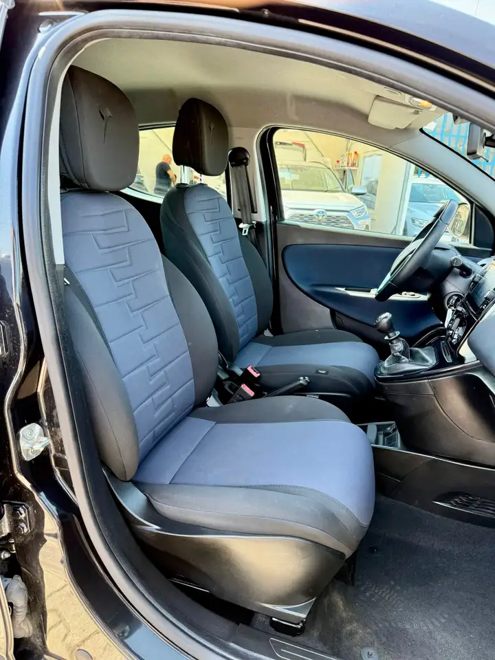 Lancia Ypsilon 2023 — фото 12