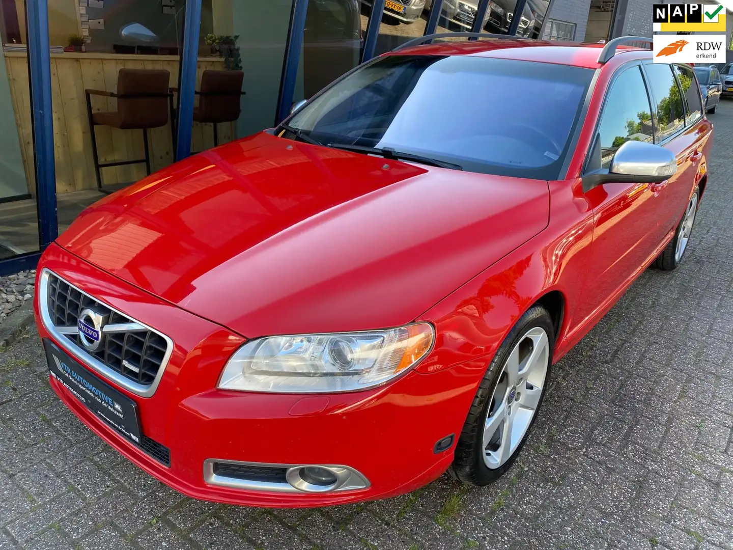 Volvo V70 2.5FT R-Design Automaat 230PK LEER / XENON / PDC / Rojo - 1