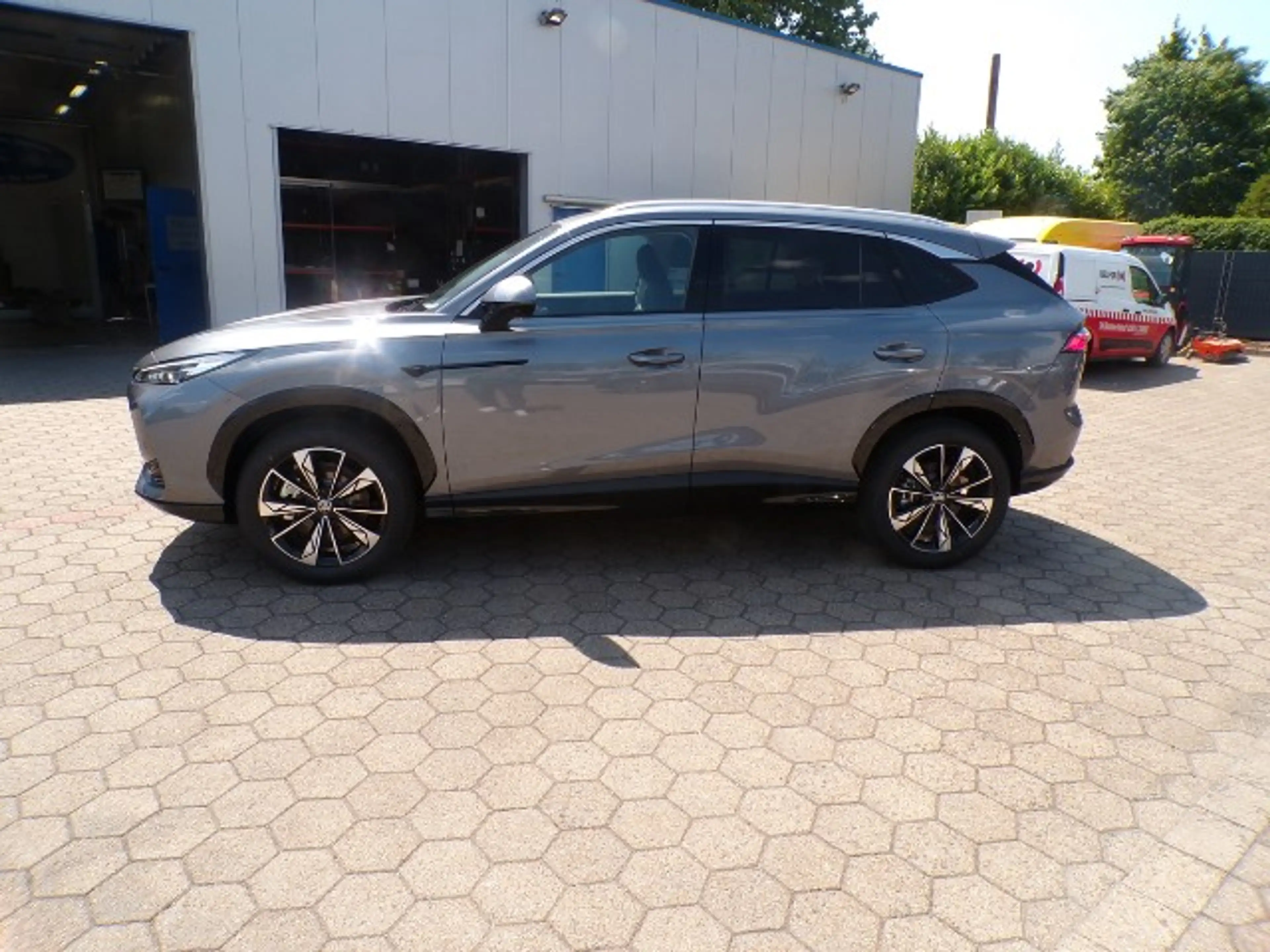 MG HS Luxury Hybrid + / LED / Navi / 360 ° Kamera — photo 2