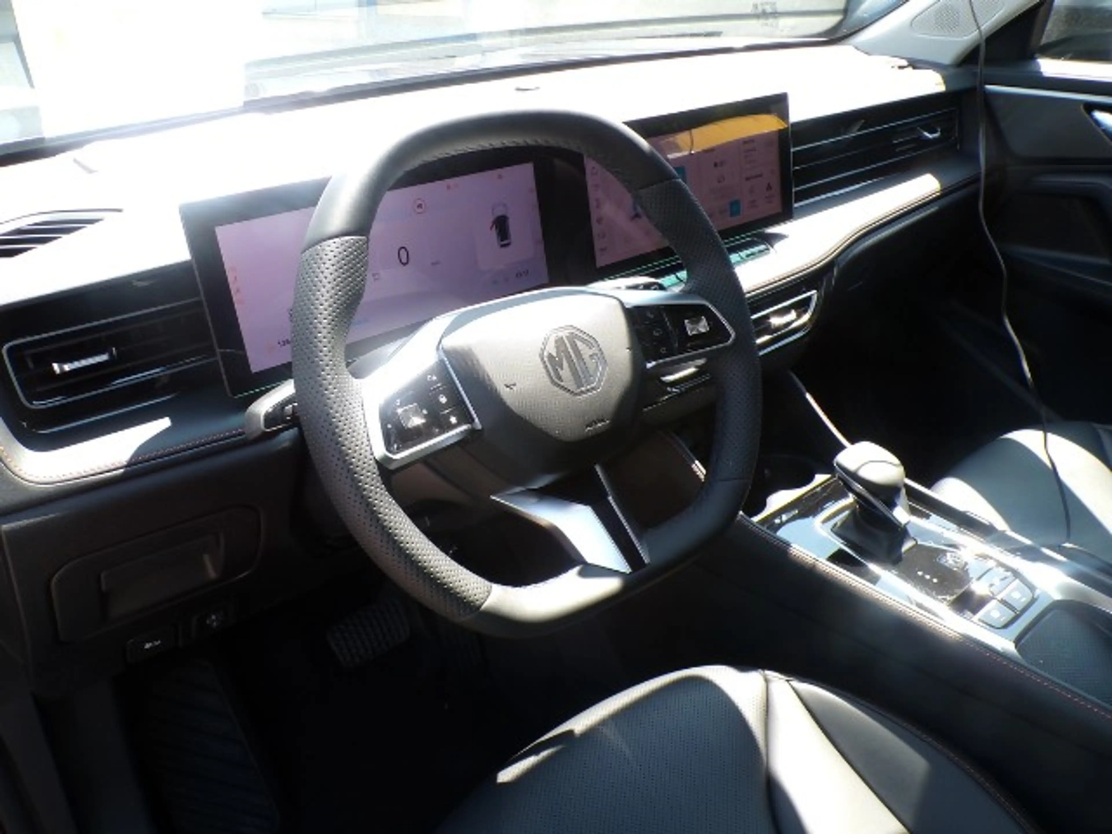MG HS Luxury Hybrid + / LED / Navi / 360 ° Kamera — photo 5