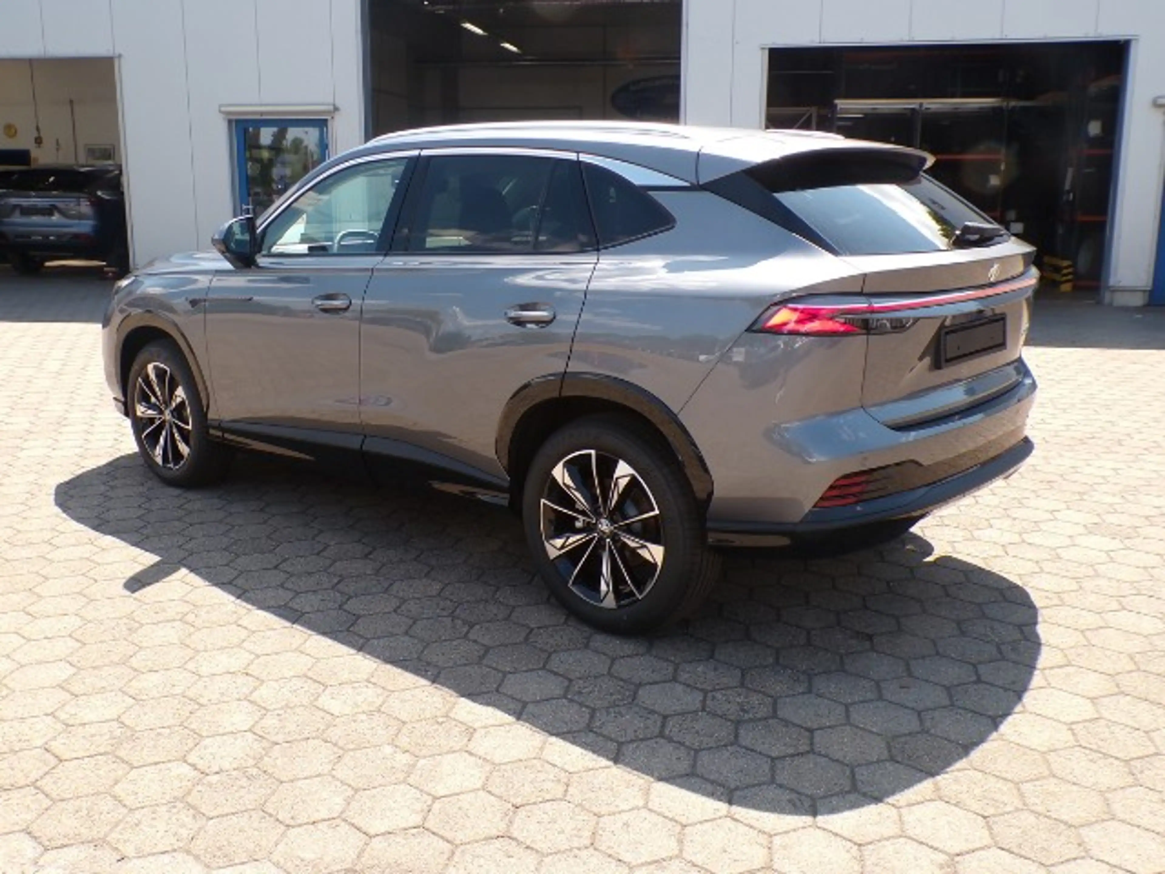 MG HS Luxury Hybrid + / LED / Navi / 360 ° Kamera — photo 3