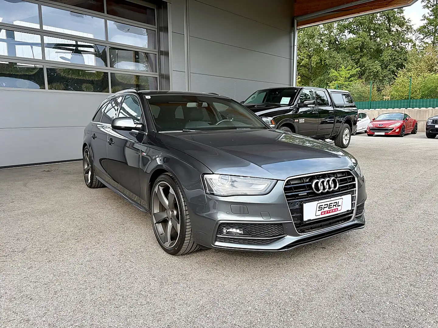 Audi A4 2.0 TFSI quattro S-Line Sportpaket PLUS Grau - 2