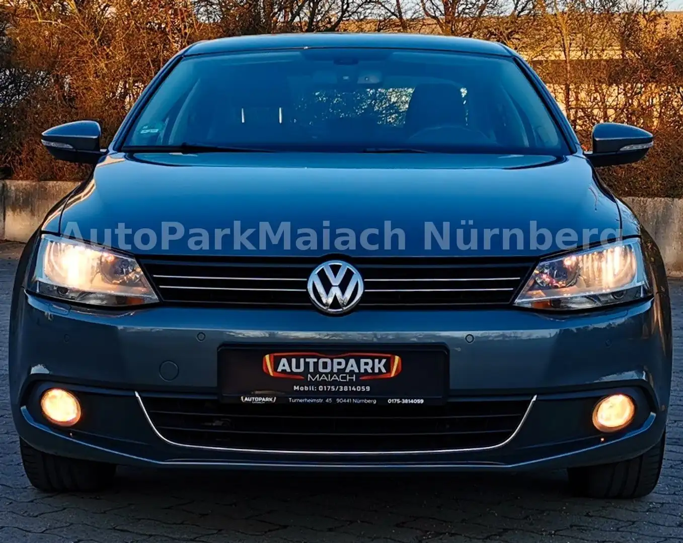 Volkswagen Jetta Life BMT/Navi/PDC v+h/GRA/Sitz HZ/2.Hd Szary - 2