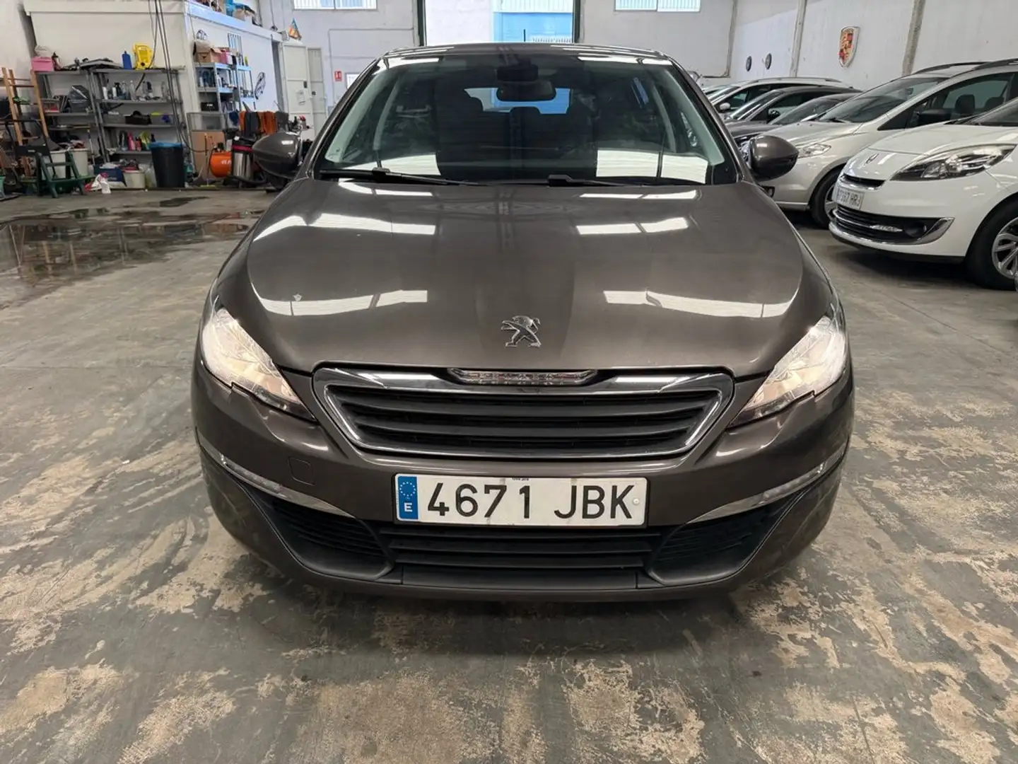 Peugeot 308 Nuevo 5p Access 1.6 e-HDi 115 Marrón - 1