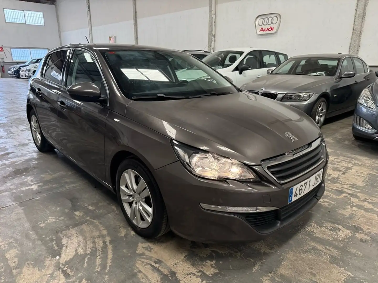 Peugeot 308 Nuevo 5p Access 1.6 e-HDi 115 Marrón - 2