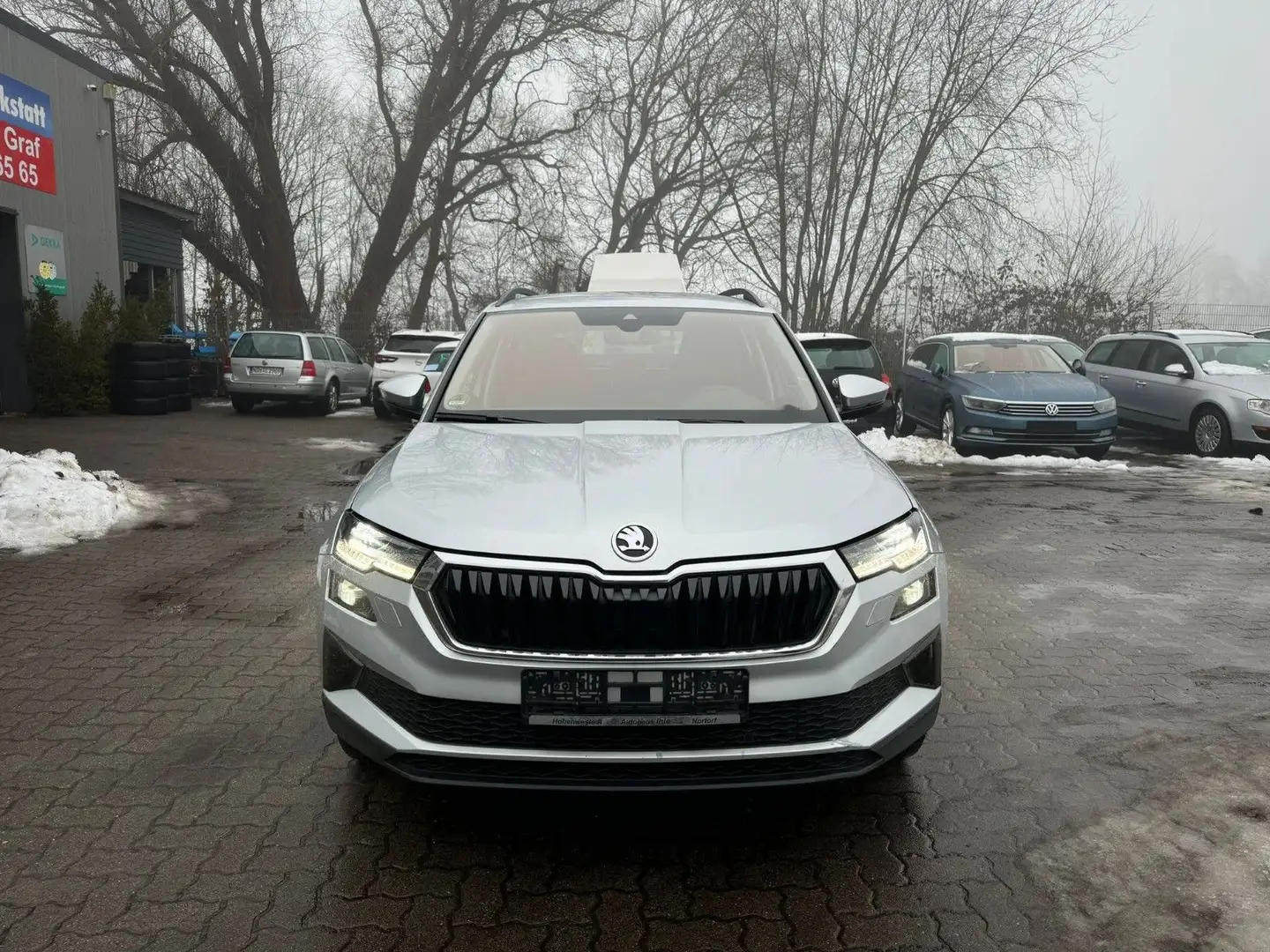 Skoda Karoq DSG°KAMERA°ACC°MATRIX°KEYLESS°4xSITZHZ! Silber - 2