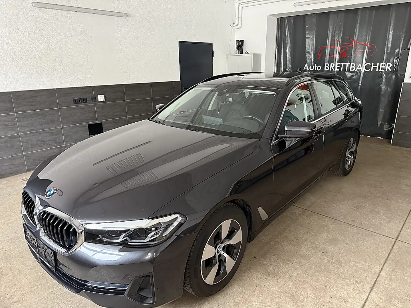 BMW 520 d 48 V Touring Aut. *LED*Navi*PDC*Rückfahrkamera* Grau - 1