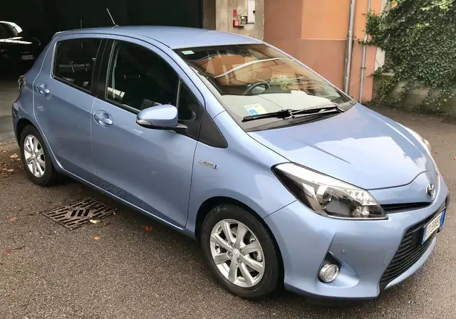 Toyota Yaris Yaris III 2011 5p 1.5h Lounge+ 27.500 km UNI.PRO.