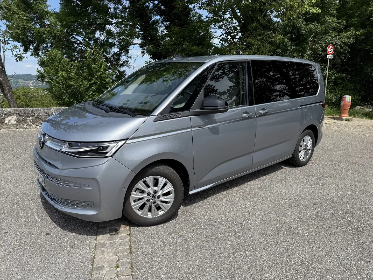 Volkswagen T7 Multivan Multivan Style 1.4l eHybrid 160kW – 2022 Gris - 1