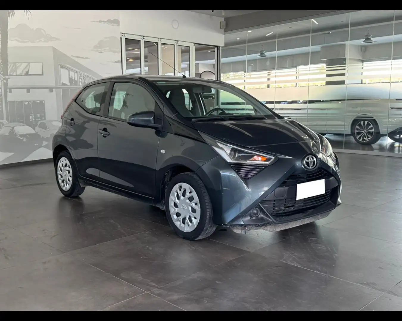 Toyota Aygo 2ª serie 1.0 VVT-i 72 CV 5 porte x-business MMT Grigio - 1