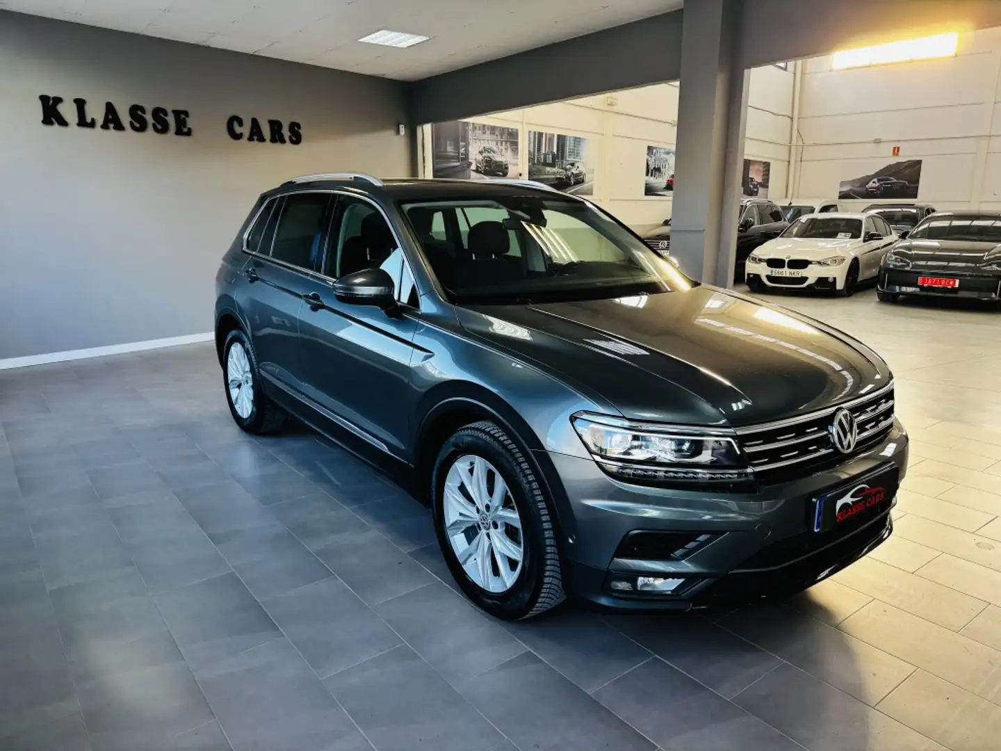 Volkswagen Tiguan 2.0TDI Sound DSG Grau - 1