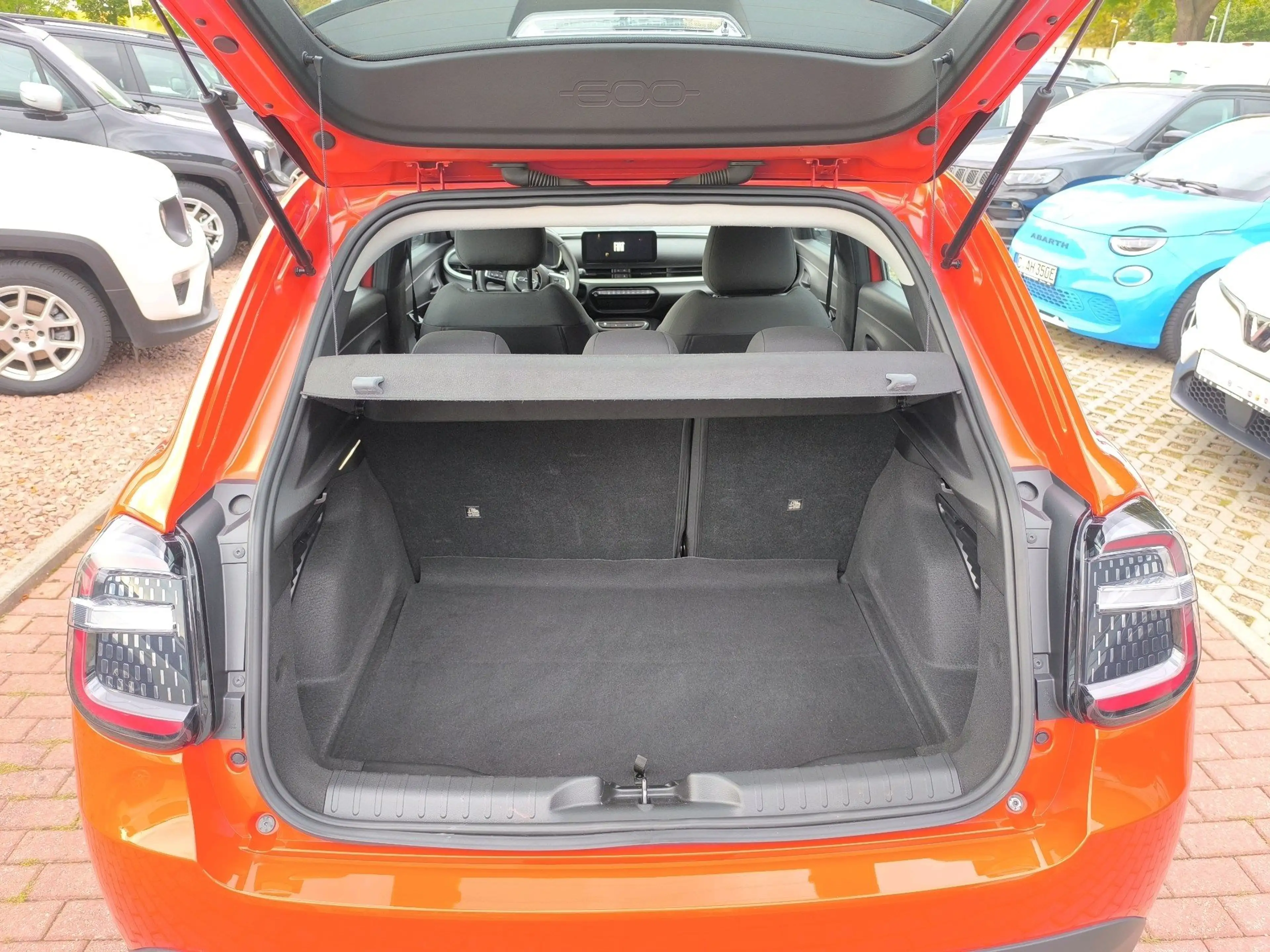 Fiat 600 Hybrid 125-Jahre-Edition — photo 8