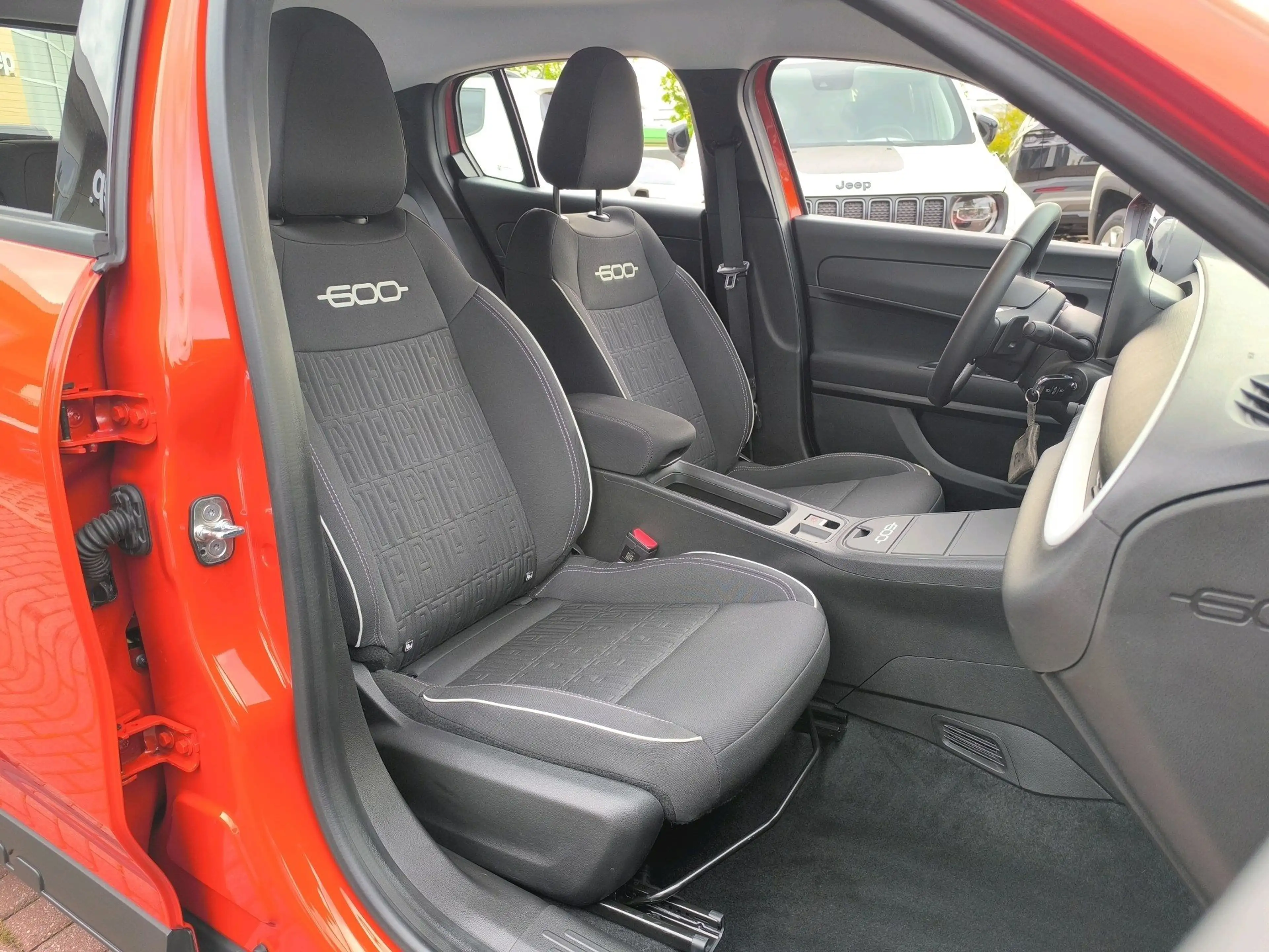 Fiat 600 Hybrid 125-Jahre-Edition — photo 10