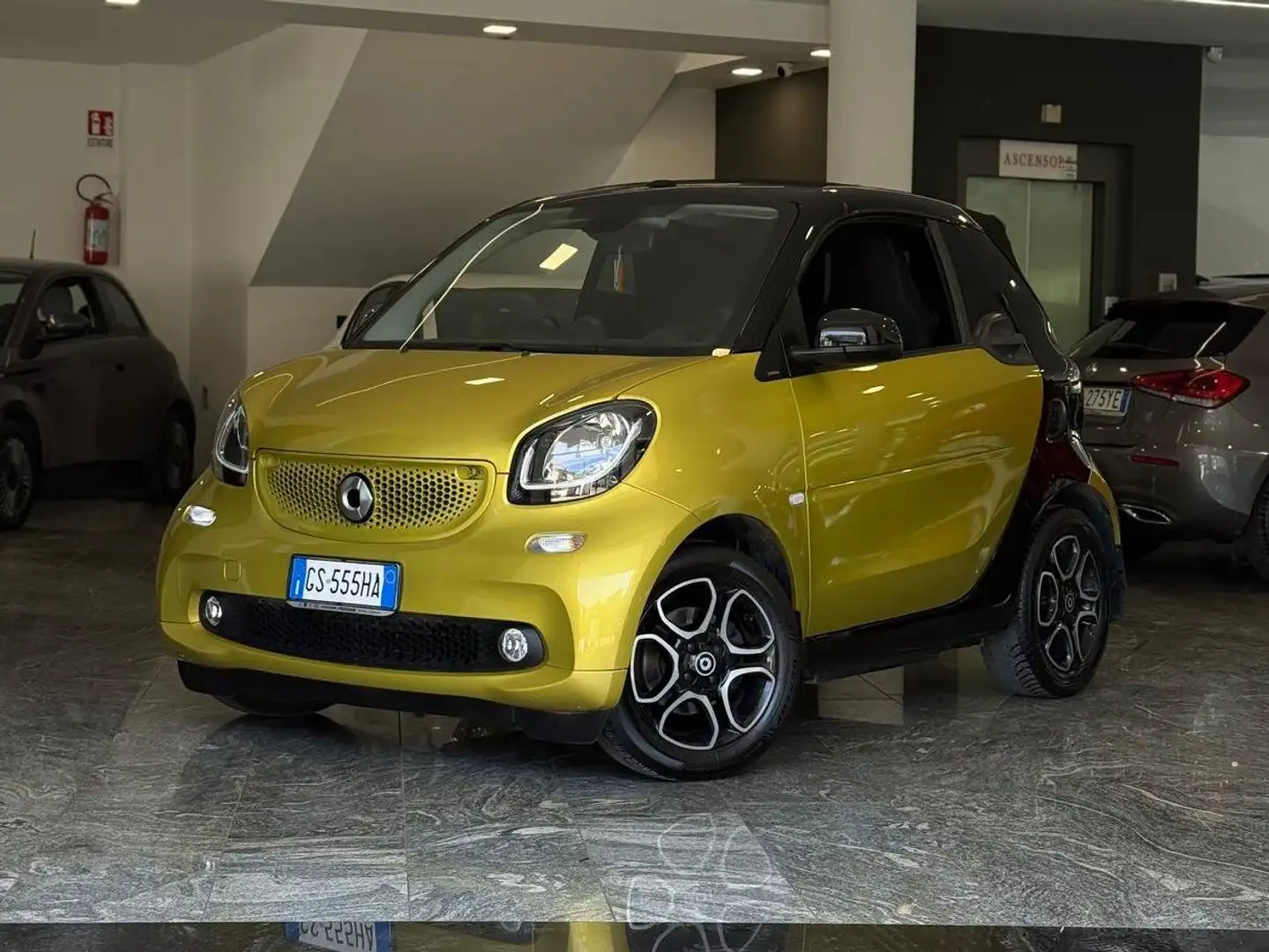 smart forTwo Fortwo III 2015 Cabrio 1.0 Passion 71cv twinamic Oro - 1