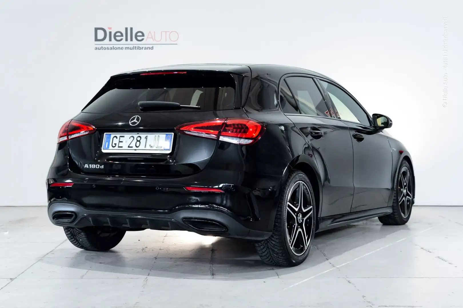 Mercedes-Benz A 180 A 180 d Automatic Premium Night Edition Black - 2