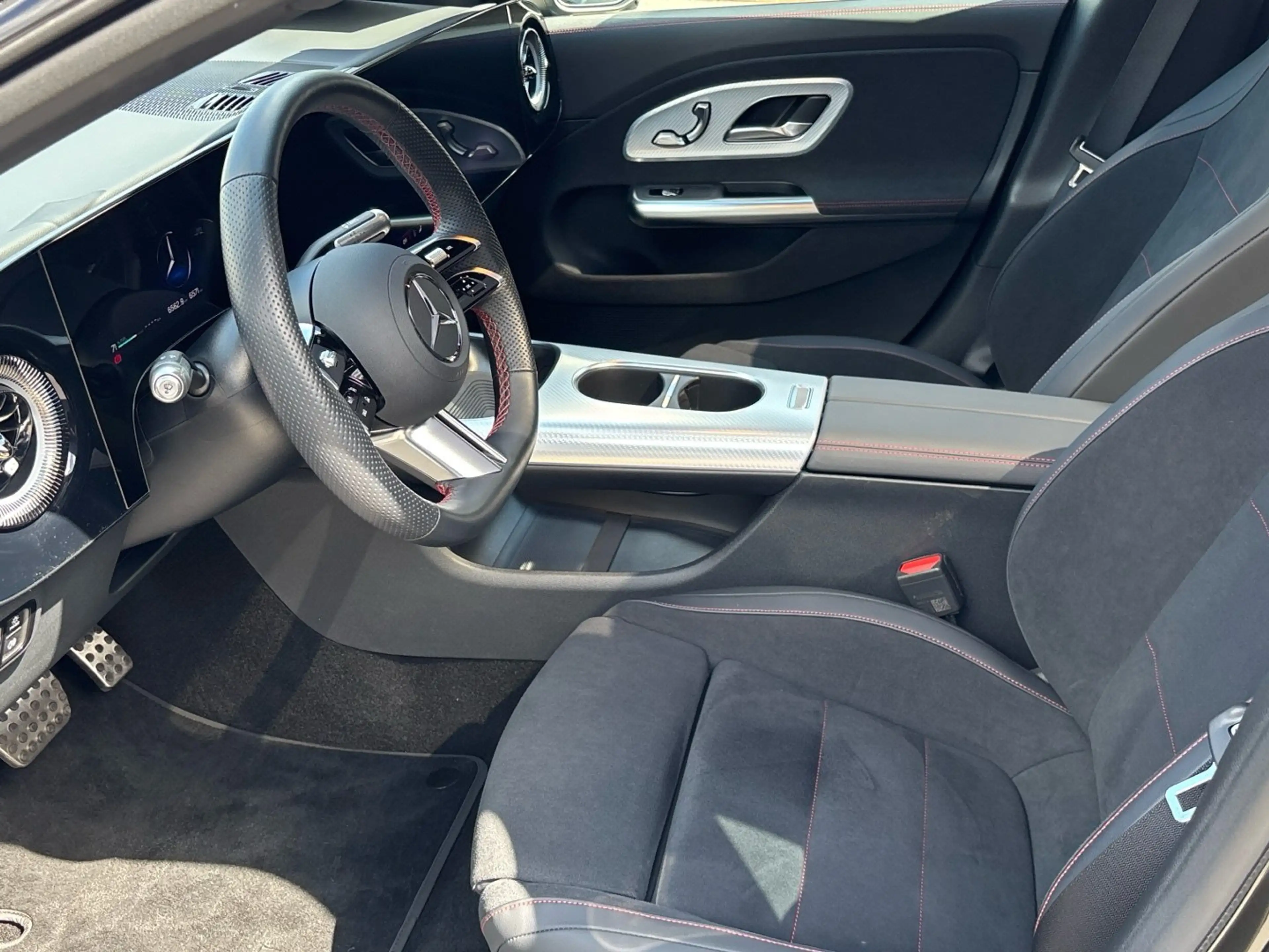 Mercedes-Benz CLA 200 AMG Premium Night Superscreen Memory 19" — photo 9