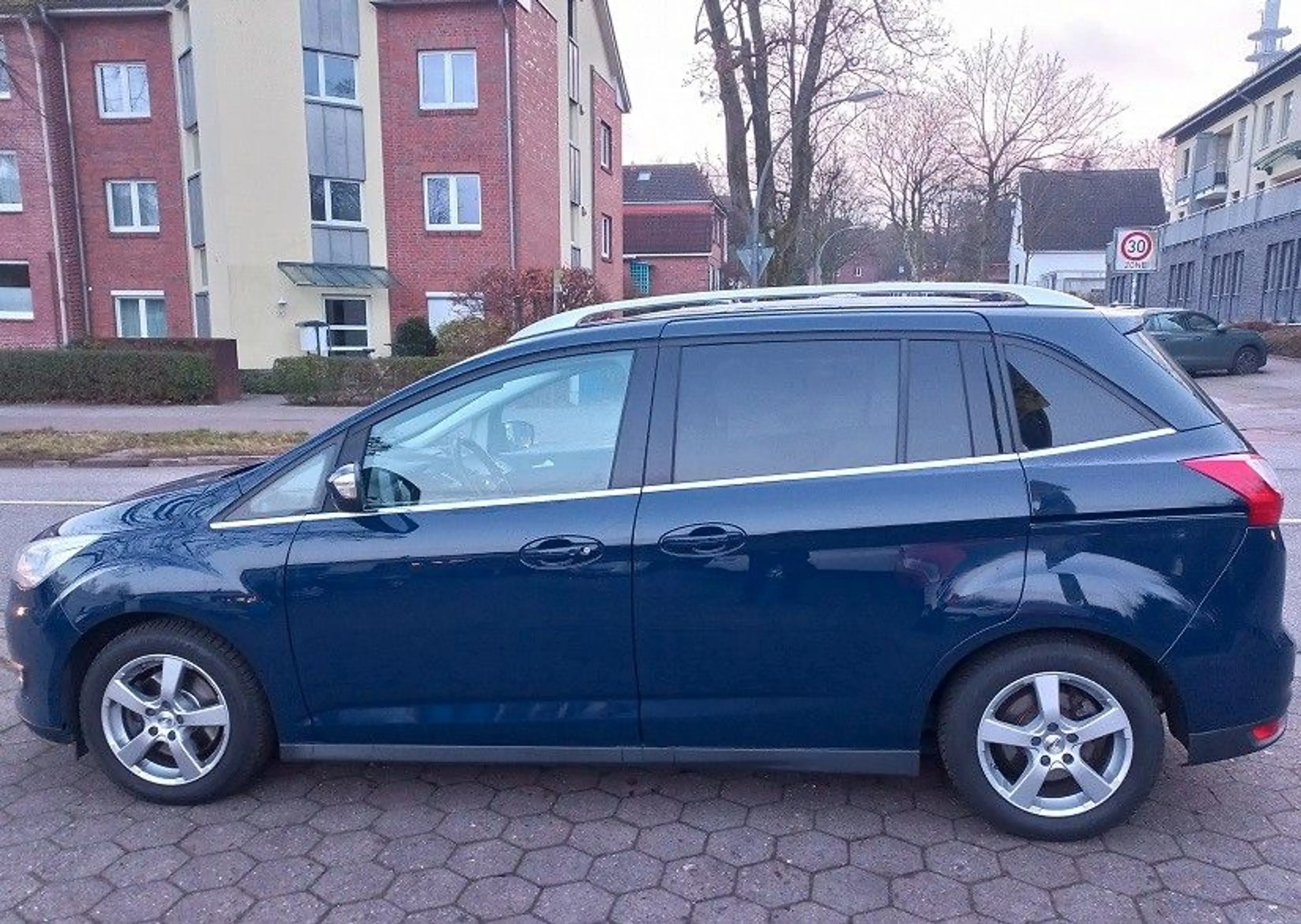 Ford Grand C-Max Grand C-MAX Titanium 1,5 EcoBoost Klima SHZ PDC — photo 6