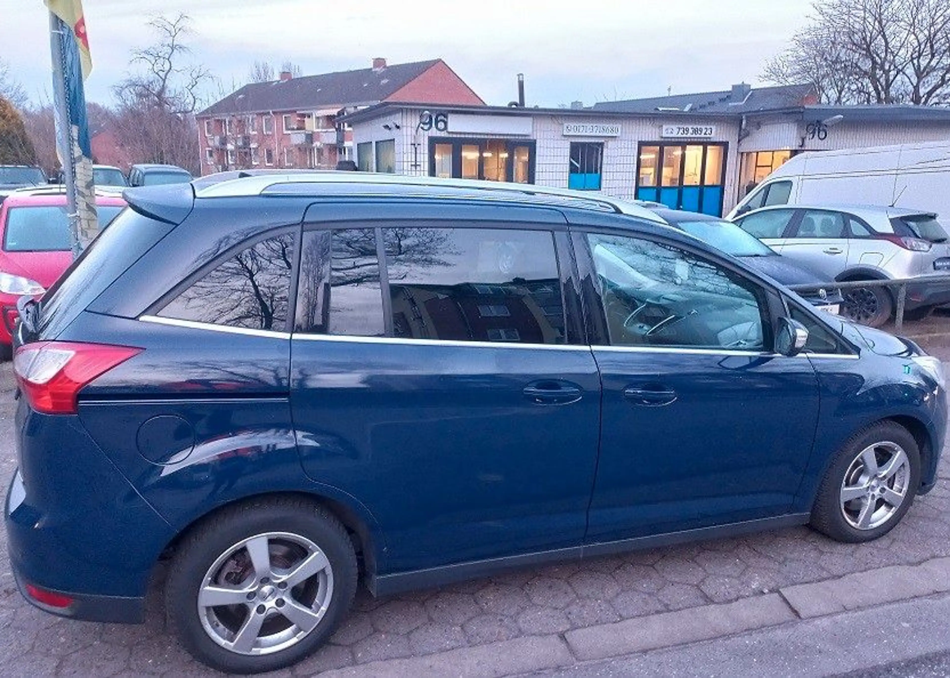 Ford Grand C-Max Grand C-MAX Titanium 1,5 EcoBoost Klima SHZ PDC — photo 11