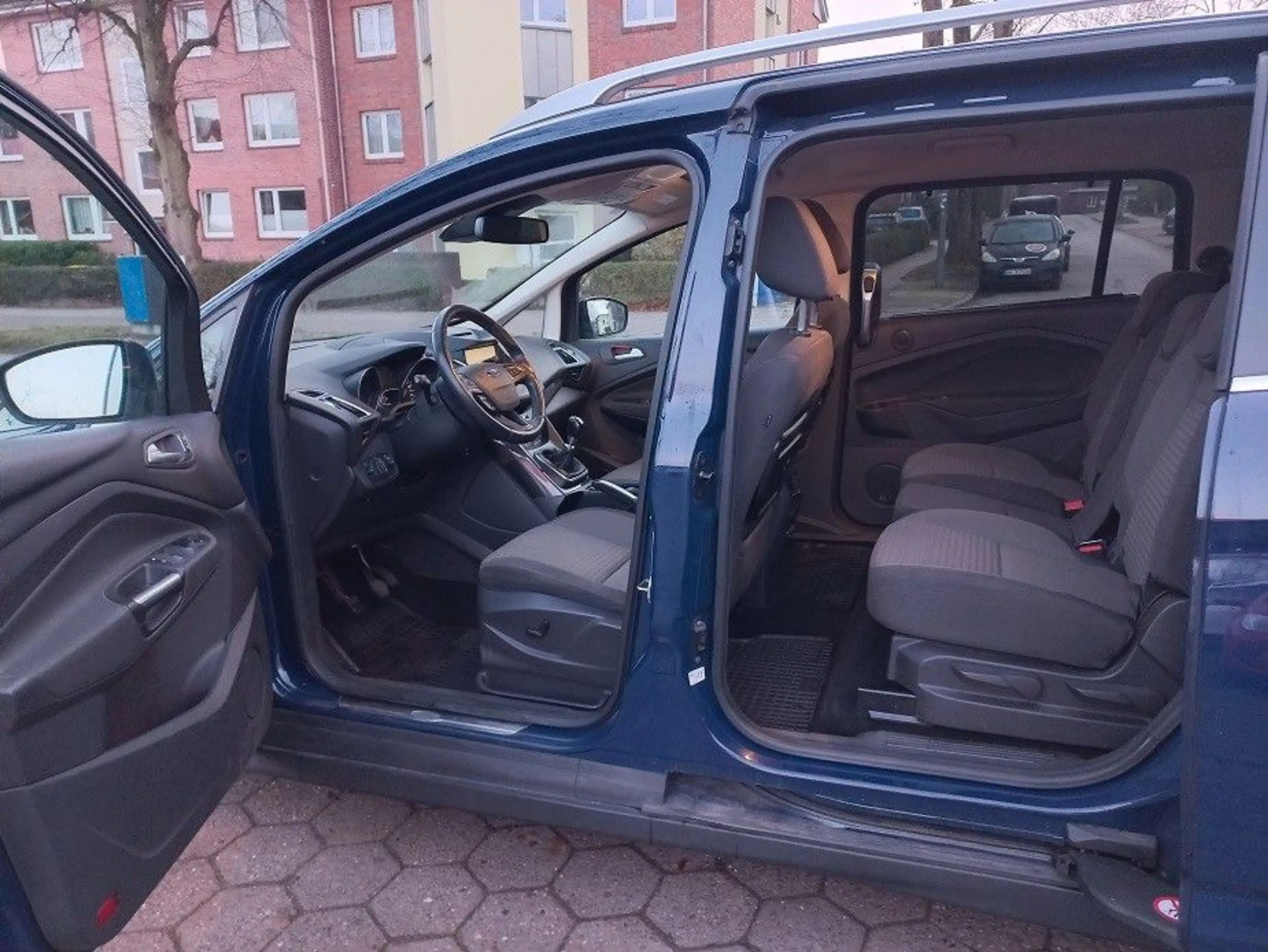 Ford Grand C-Max Grand C-MAX Titanium 1,5 EcoBoost Klima SHZ PDC — photo 19