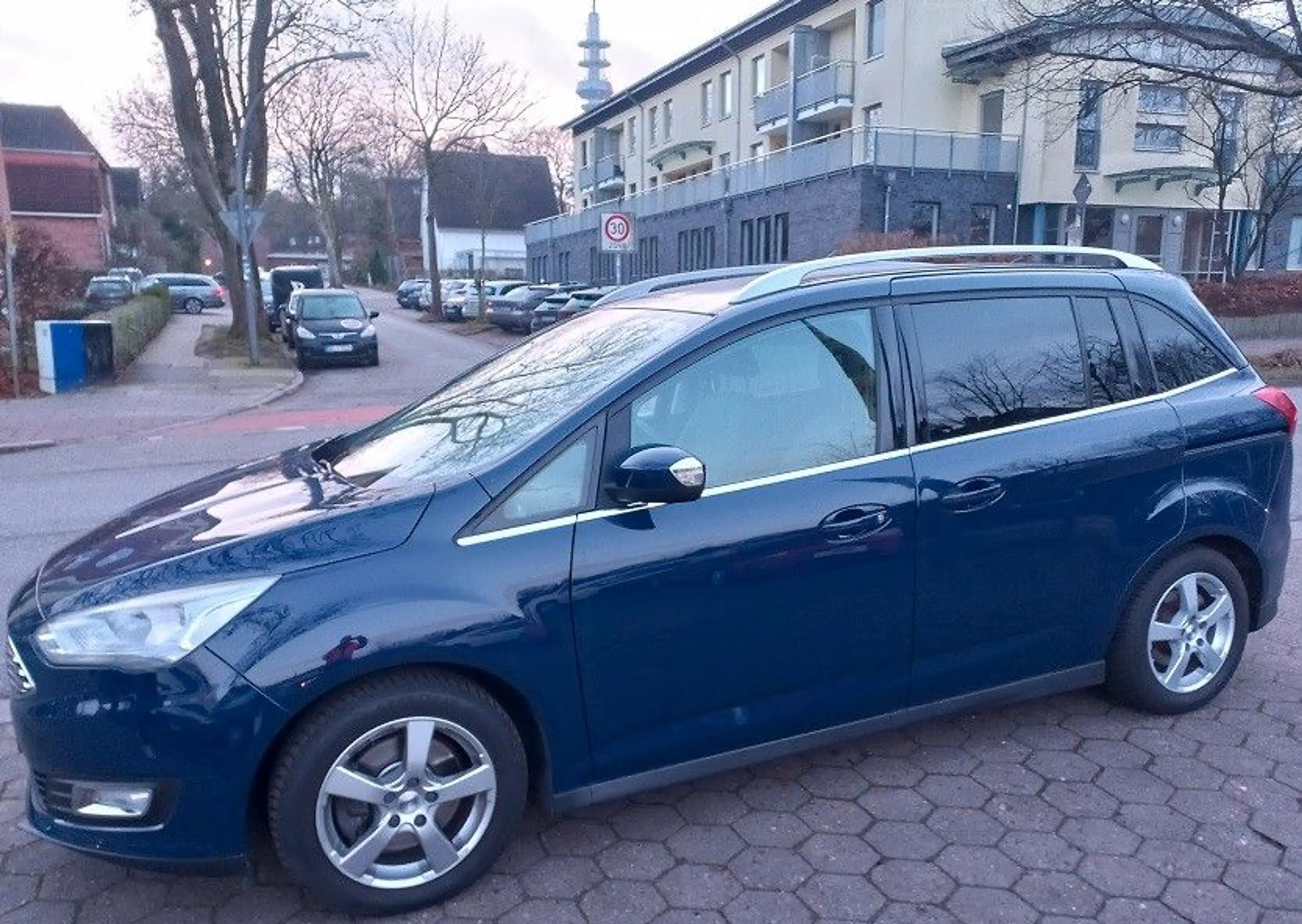 Ford Grand C-Max Grand C-MAX Titanium 1,5 EcoBoost Klima SHZ PDC — photo 5