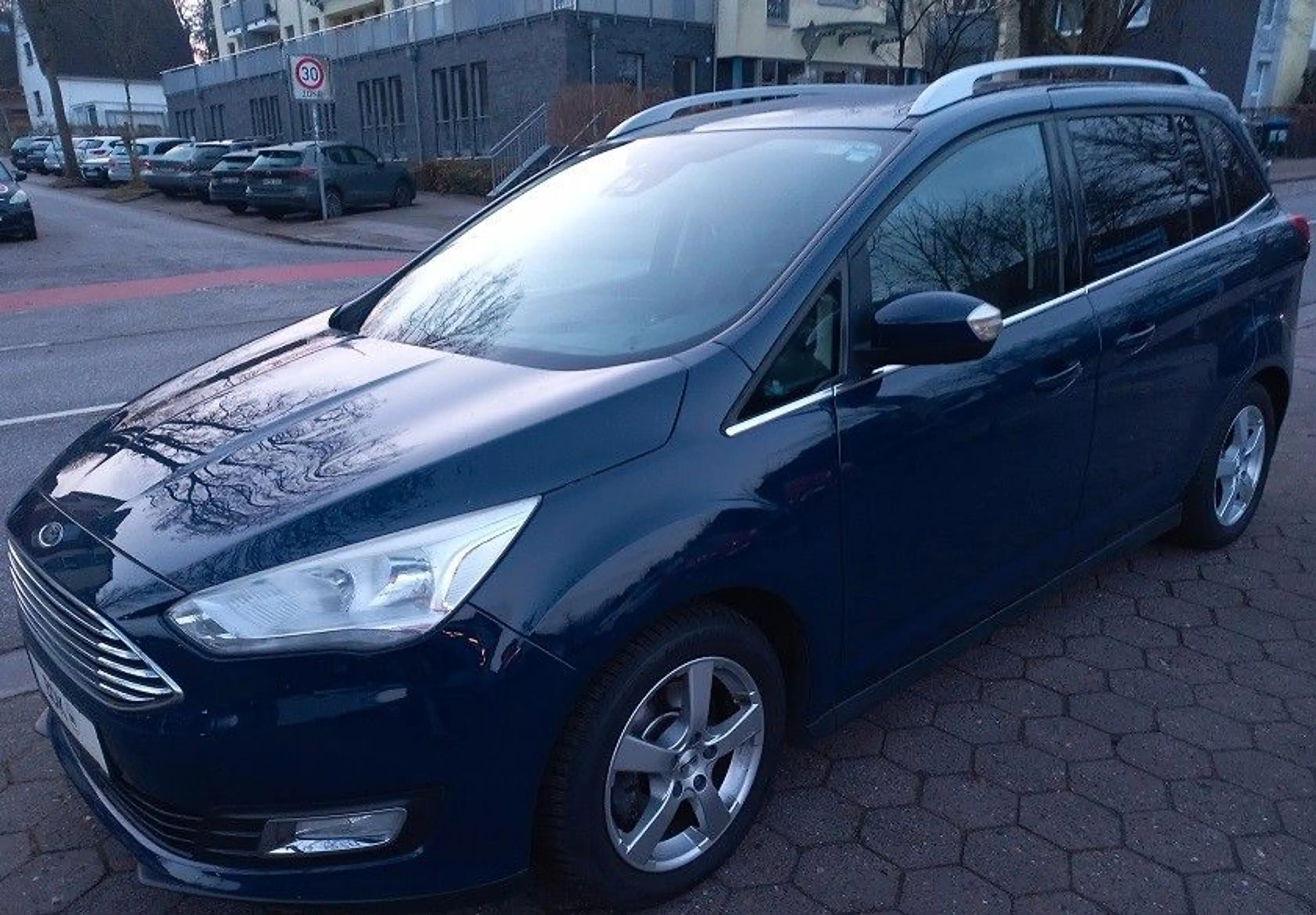 Ford Grand C-Max Grand C-MAX Titanium 1,5 EcoBoost Klima SHZ PDC — photo 4