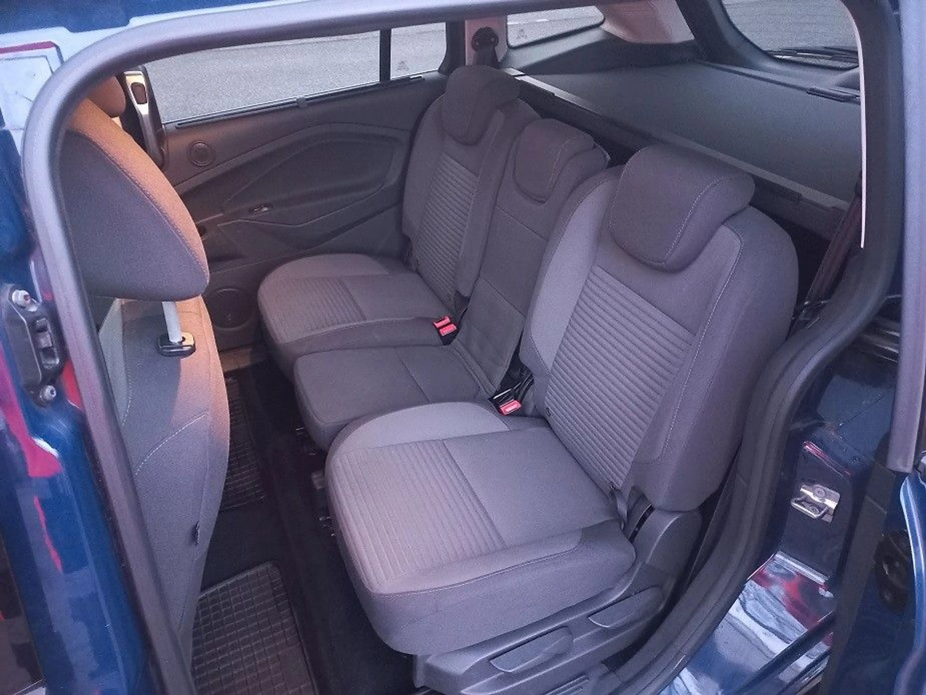 Ford Grand C-Max Grand C-MAX Titanium 1,5 EcoBoost Klima SHZ PDC — photo 17