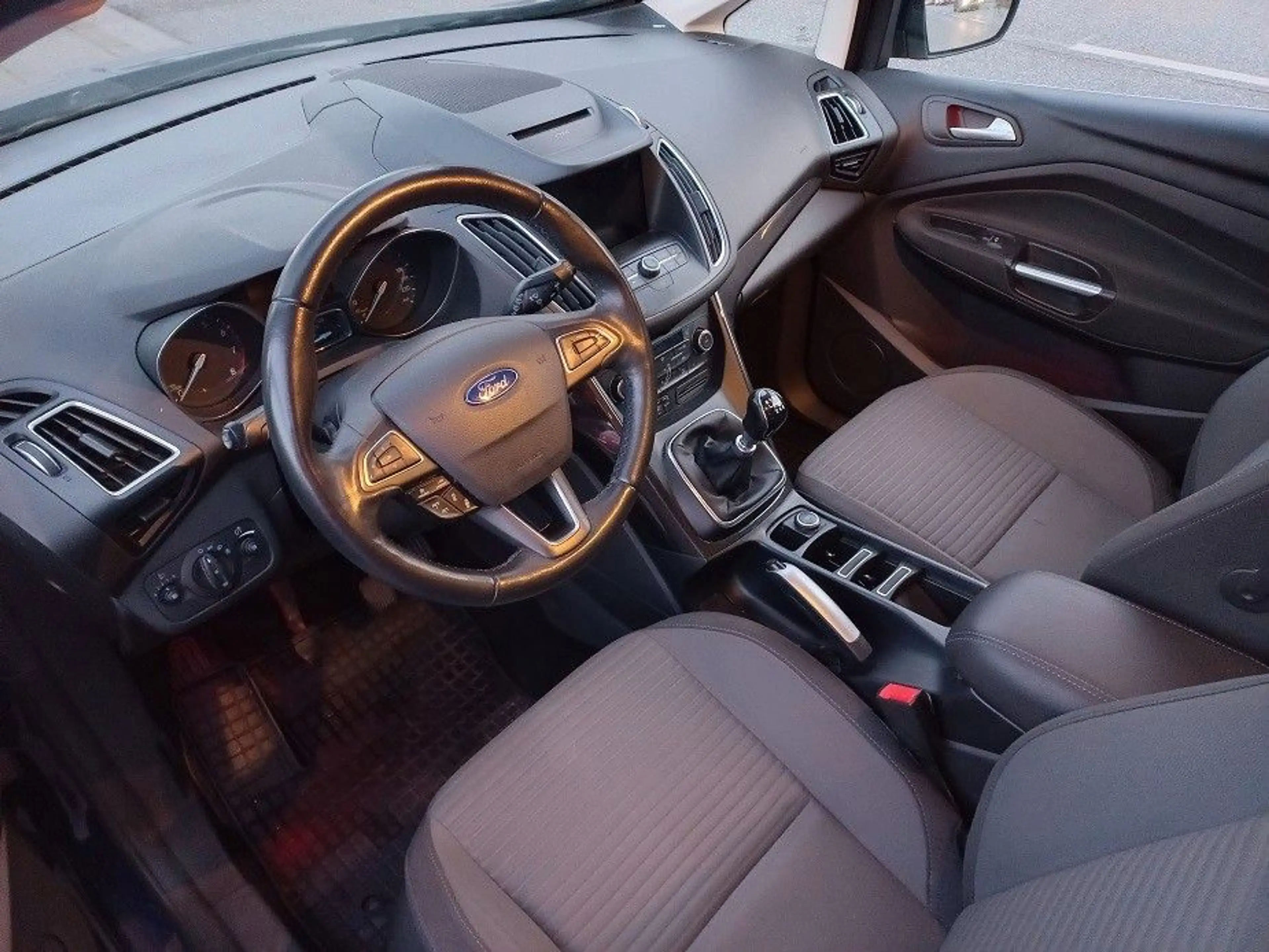 Ford Grand C-Max Grand C-MAX Titanium 1,5 EcoBoost Klima SHZ PDC — photo 21