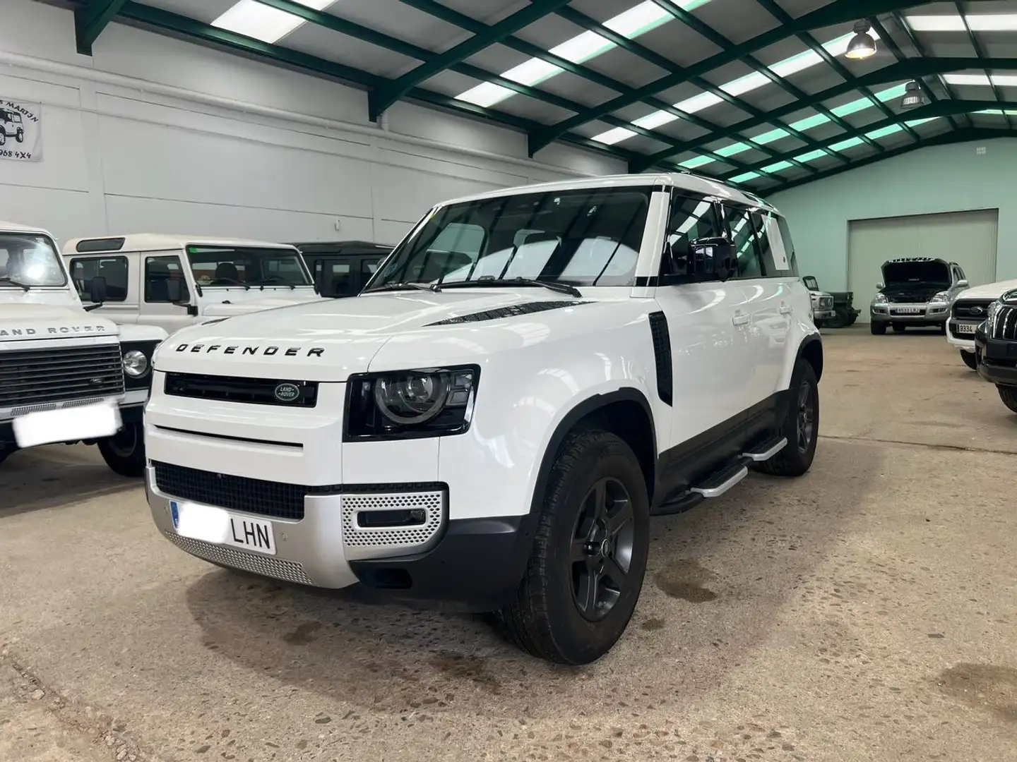 Land Rover Defender 110 2.0D SD4 S AWD Aut. 240 Bílá - 1