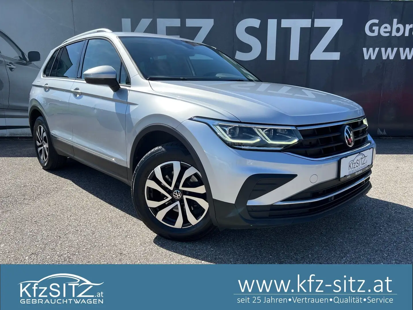 Volkswagen Tiguan 2,0 TDI Life DSG | AHK*MATRIX Silber - 1