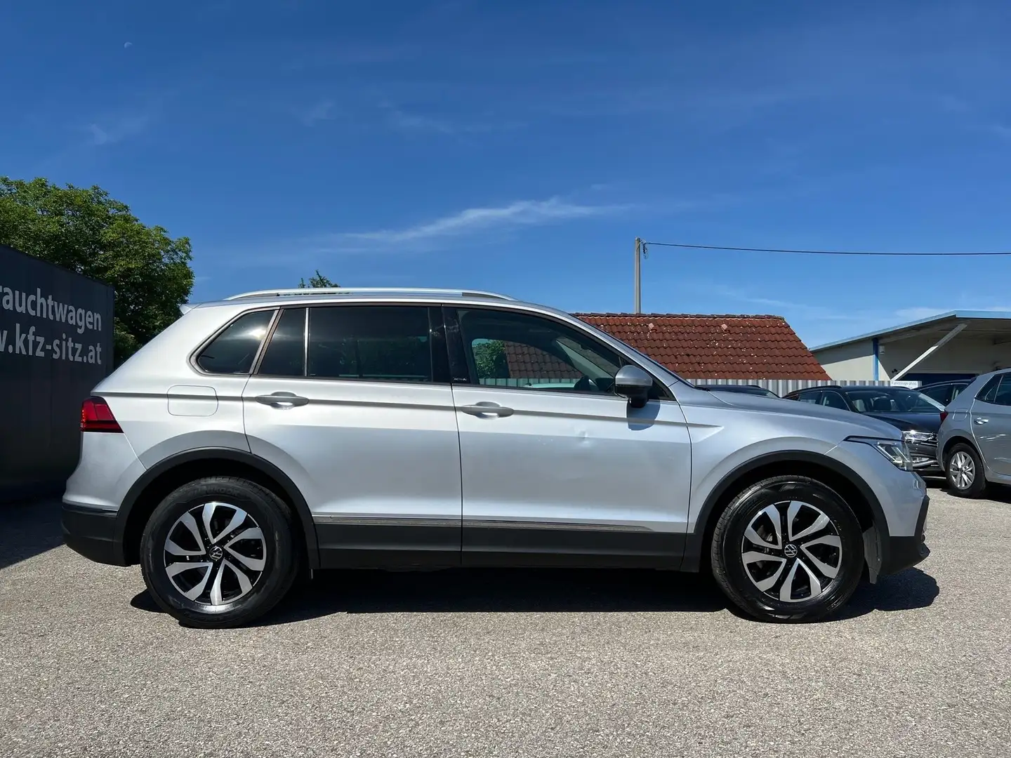 Volkswagen Tiguan 2,0 TDI Life DSG | AHK*MATRIX Silber - 2