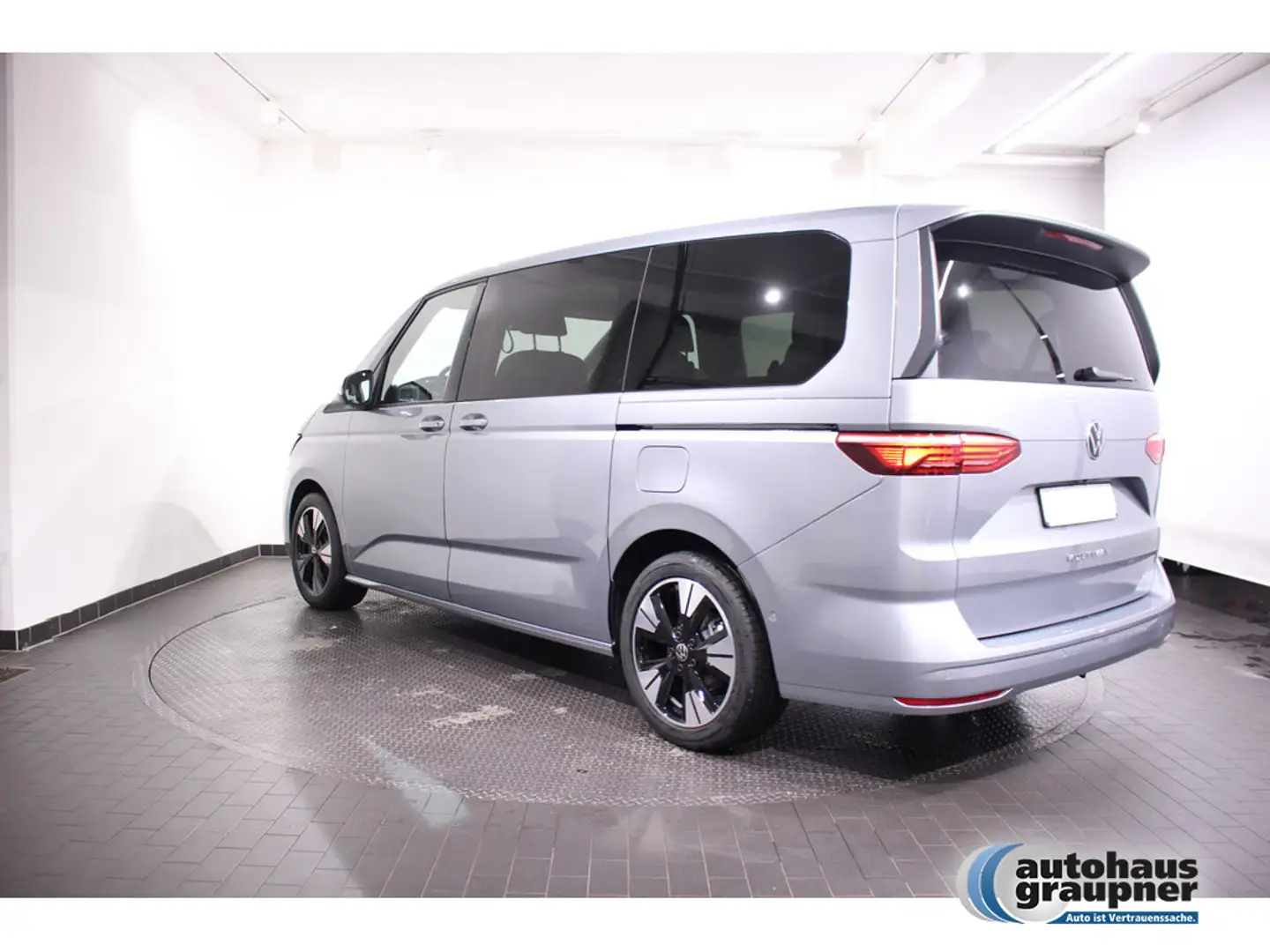 Volkswagen T7 Multivan 2.0 TDI DSG Life AHK ACC 7-SITZER Plateado - 2