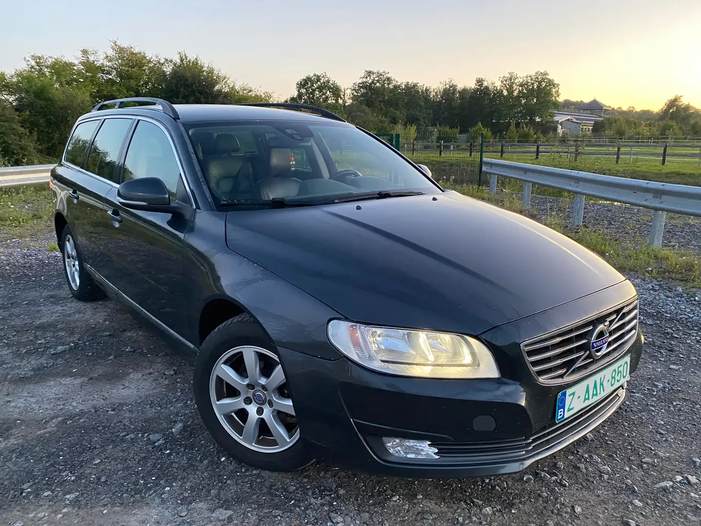 Volvo V70 2.0d Euro6B Grijs - 1