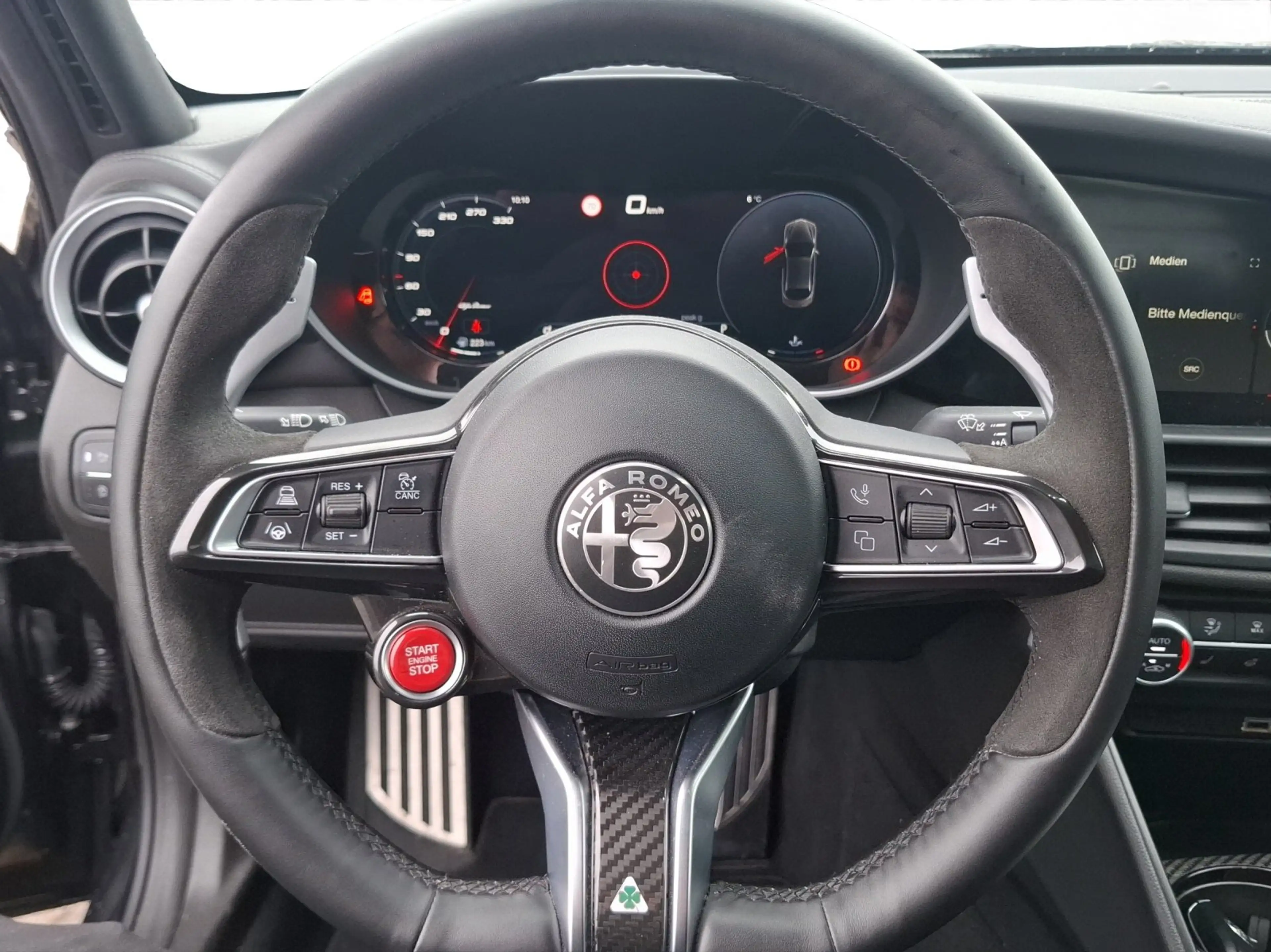 Alfa Romeo Giulia Quadrifoglio 2.9 V6 Bi-Turbo Kam.+KeyLess — photo 11