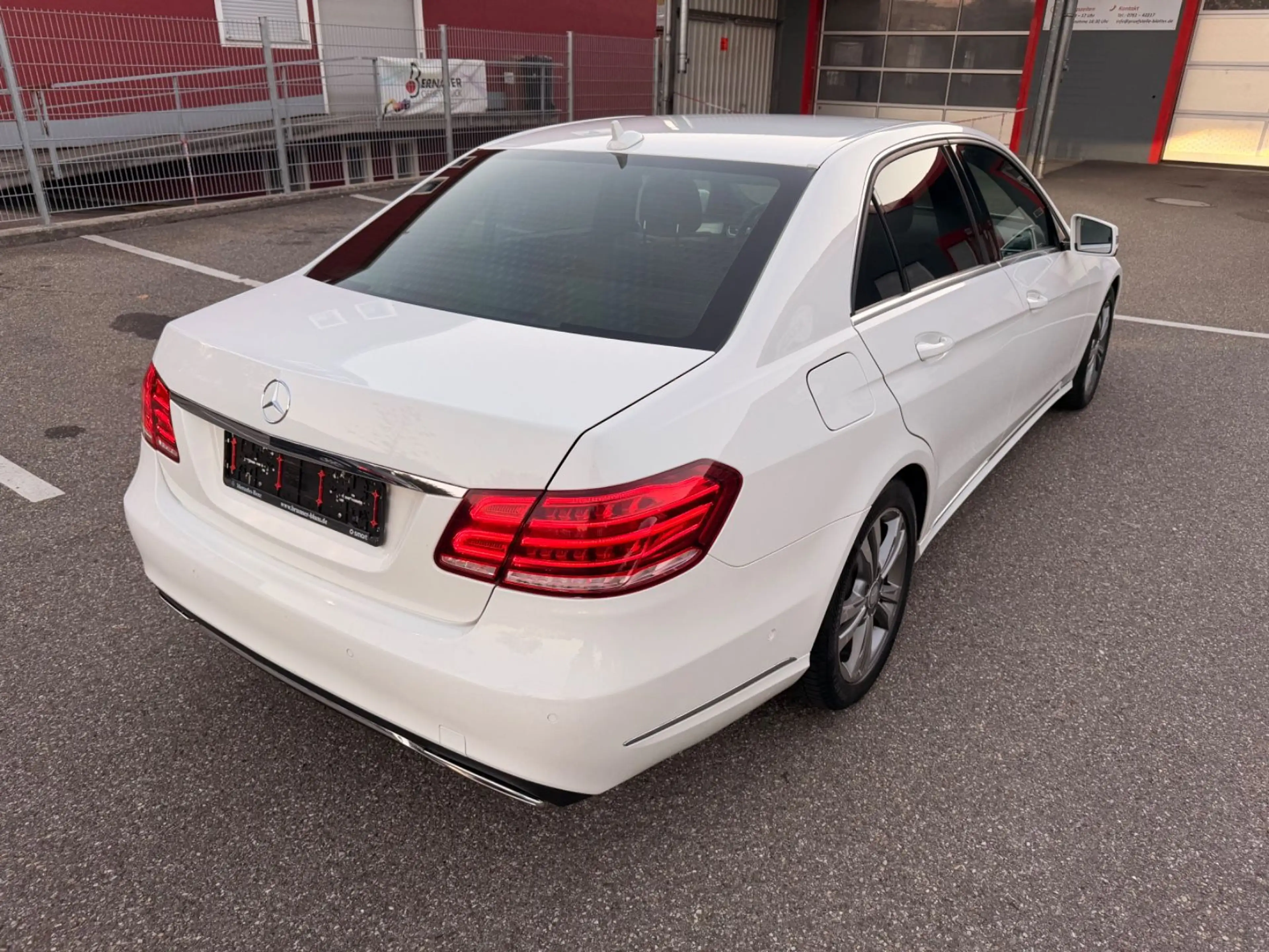 Mercedes-Benz E 200 CGI BlueEfficiency Avantgarde — photo 7