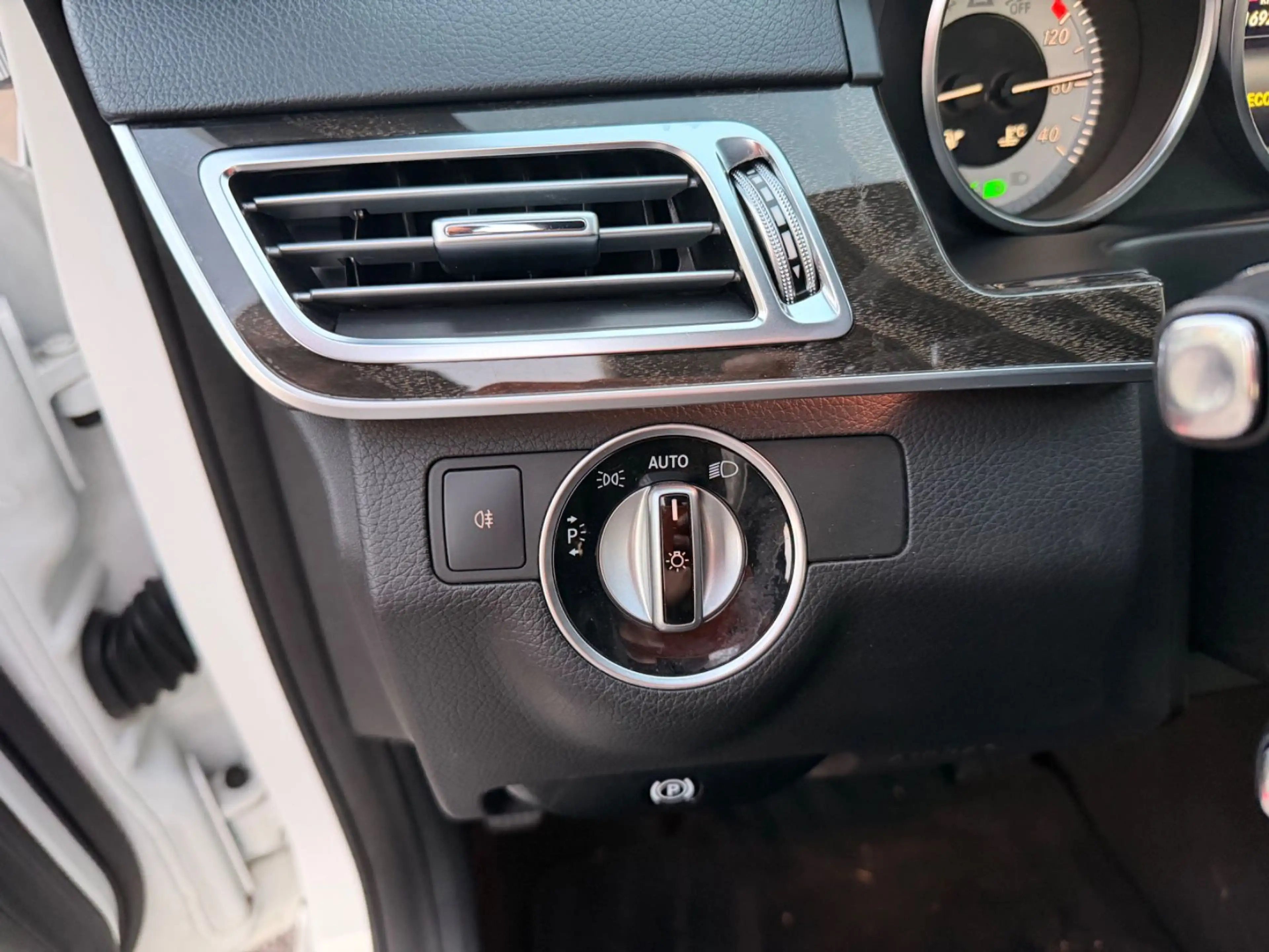 Mercedes-Benz E 200 CGI BlueEfficiency Avantgarde — photo 12