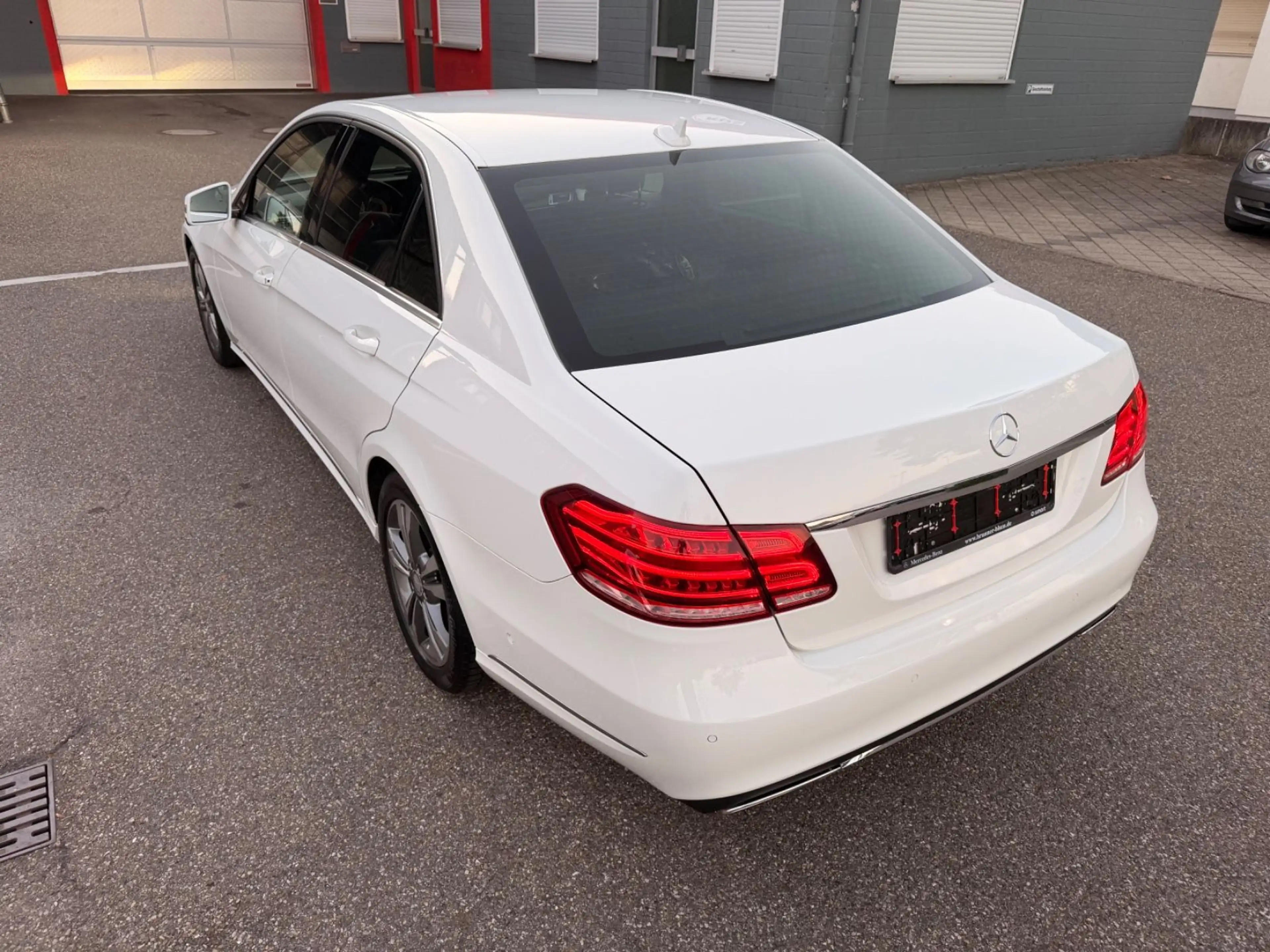 Mercedes-Benz E 200 CGI BlueEfficiency Avantgarde — photo 9