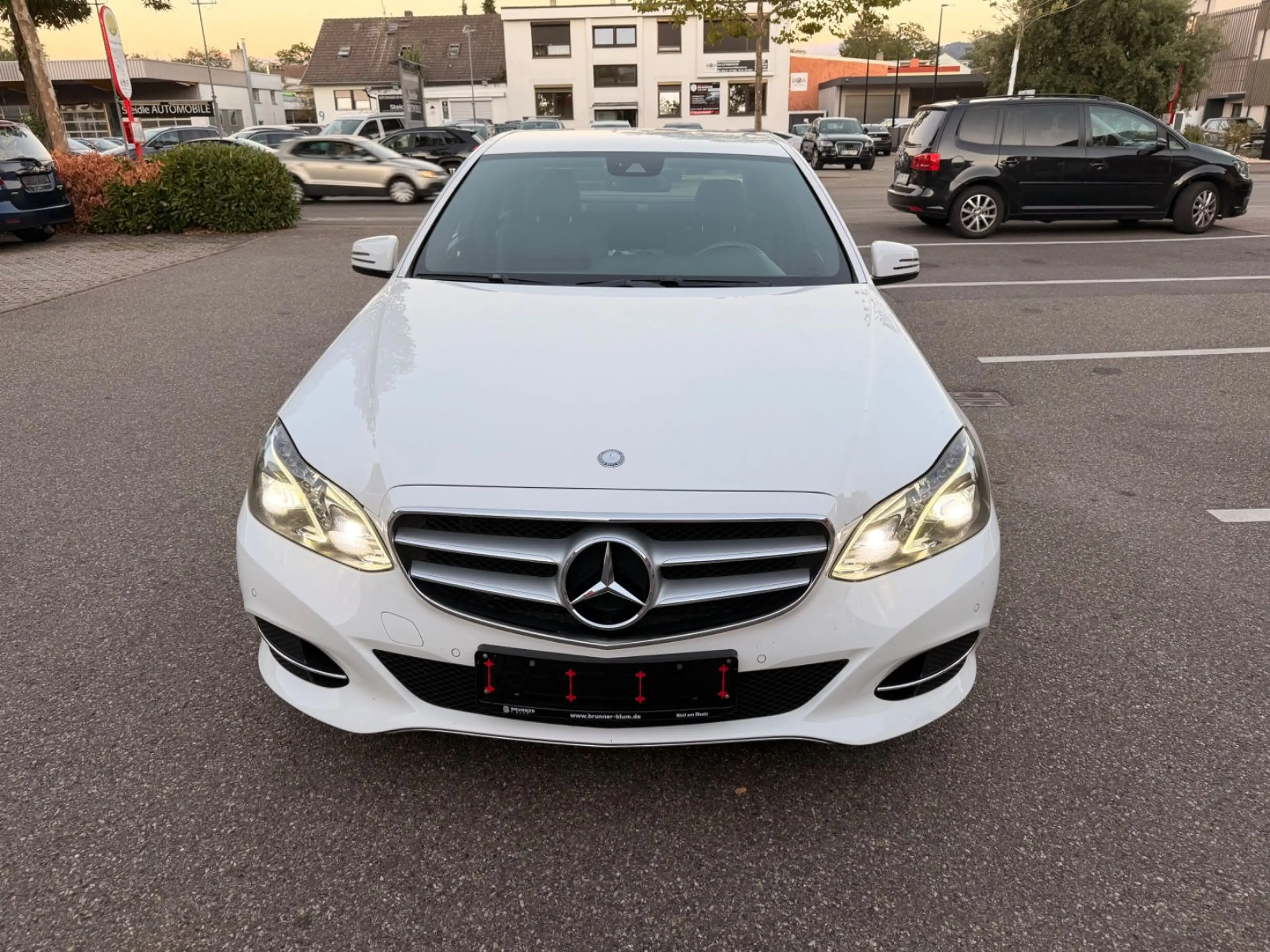 Mercedes-Benz E 200 CGI BlueEfficiency Avantgarde — photo 2