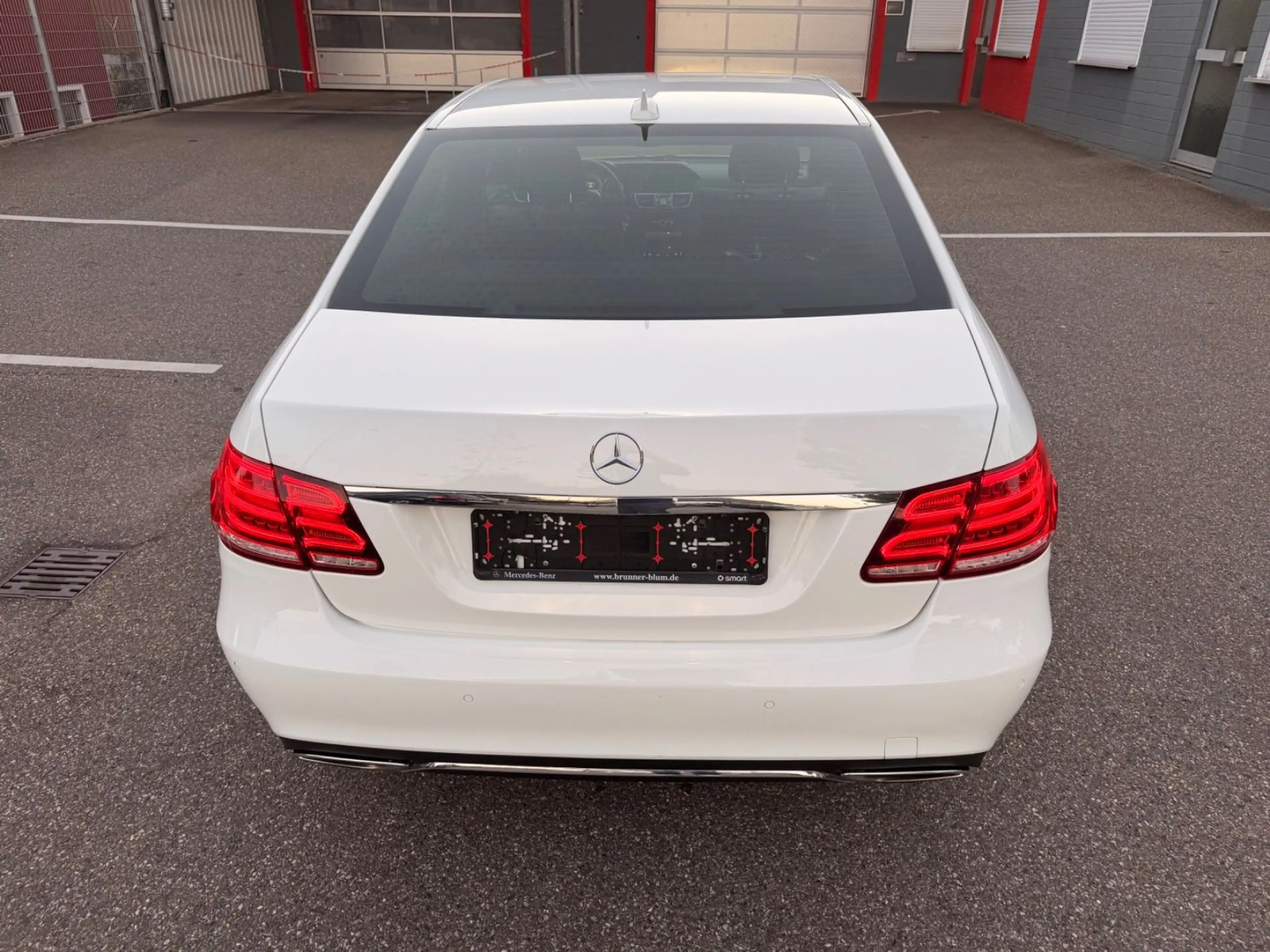Mercedes-Benz E 200 CGI BlueEfficiency Avantgarde — photo 8