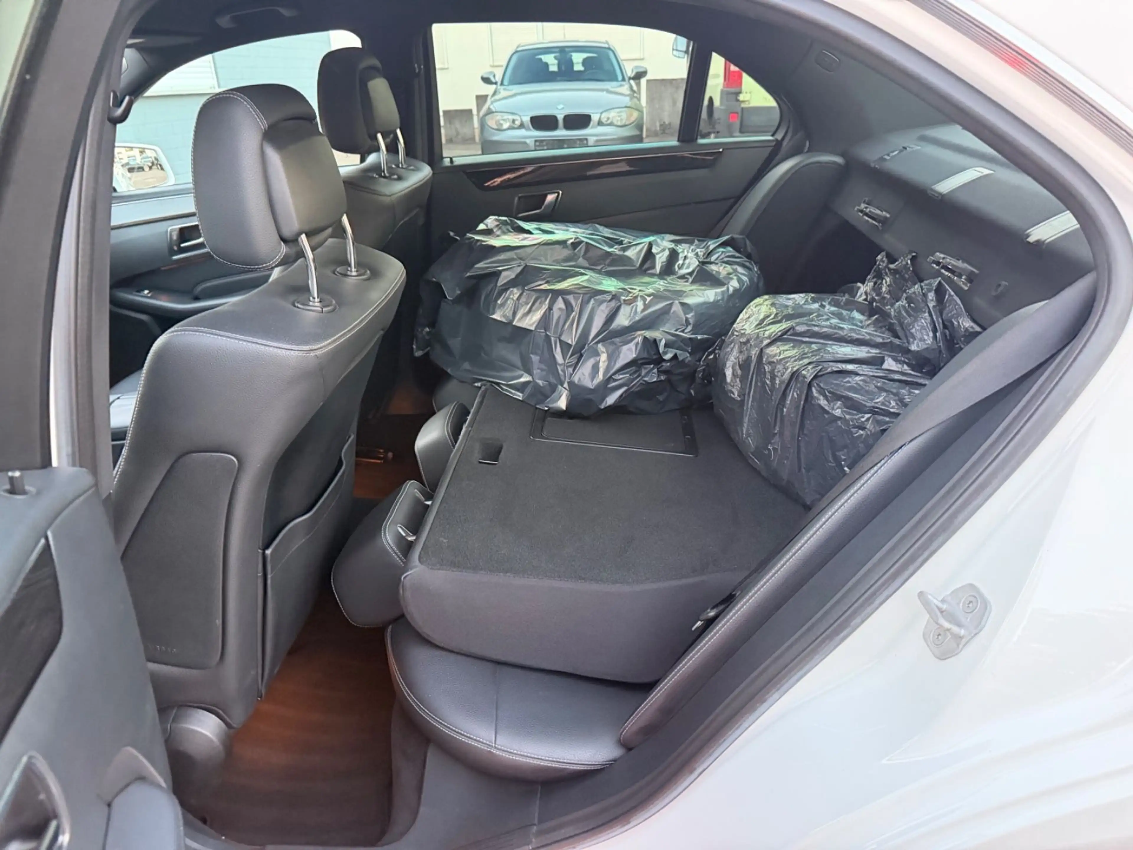 Mercedes-Benz E 200 CGI BlueEfficiency Avantgarde — photo 10