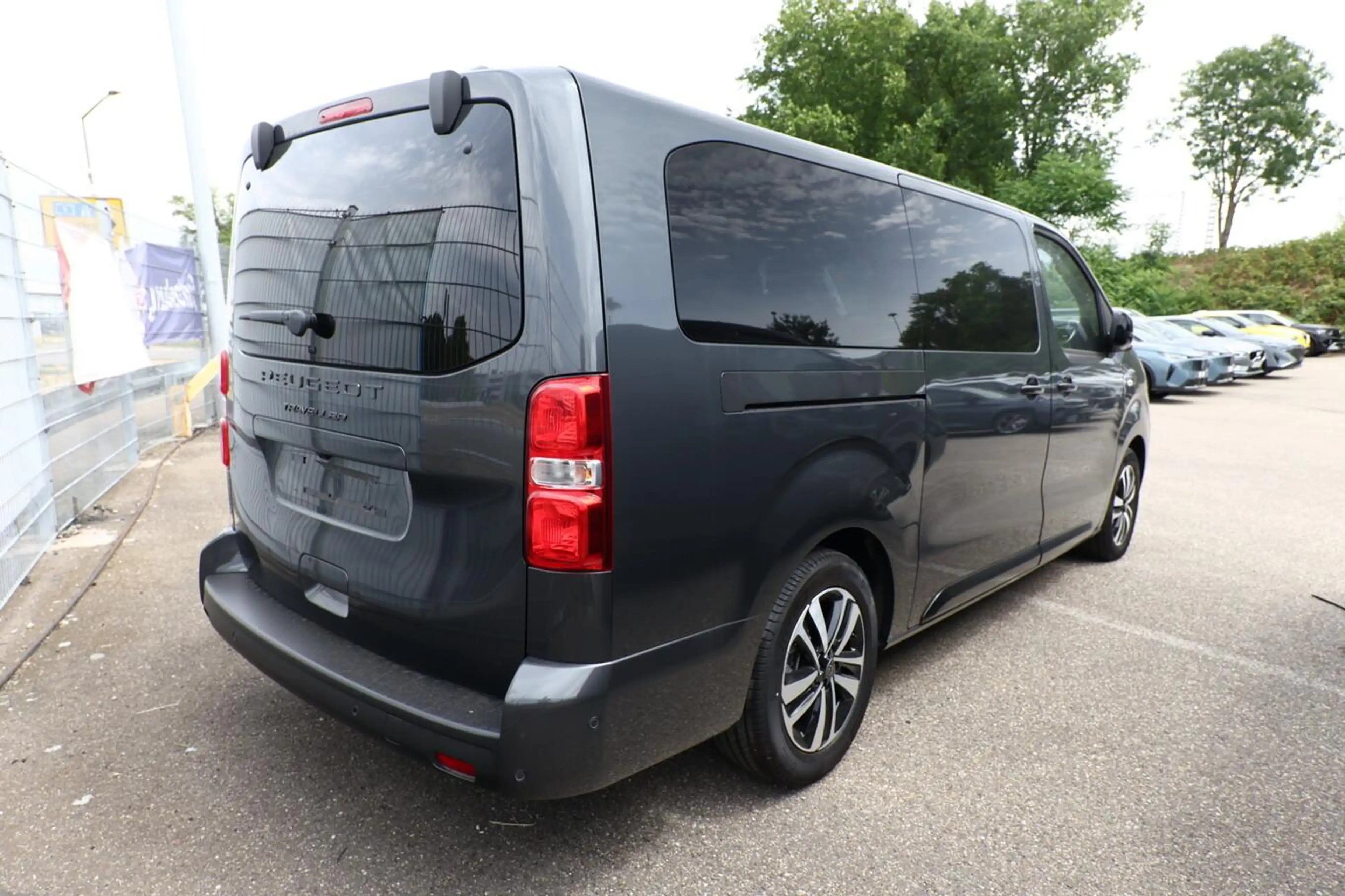 Peugeot Traveller Allure L3 AT 8S StHz AHK Pano Leder BT 132 kW (... — photo 3