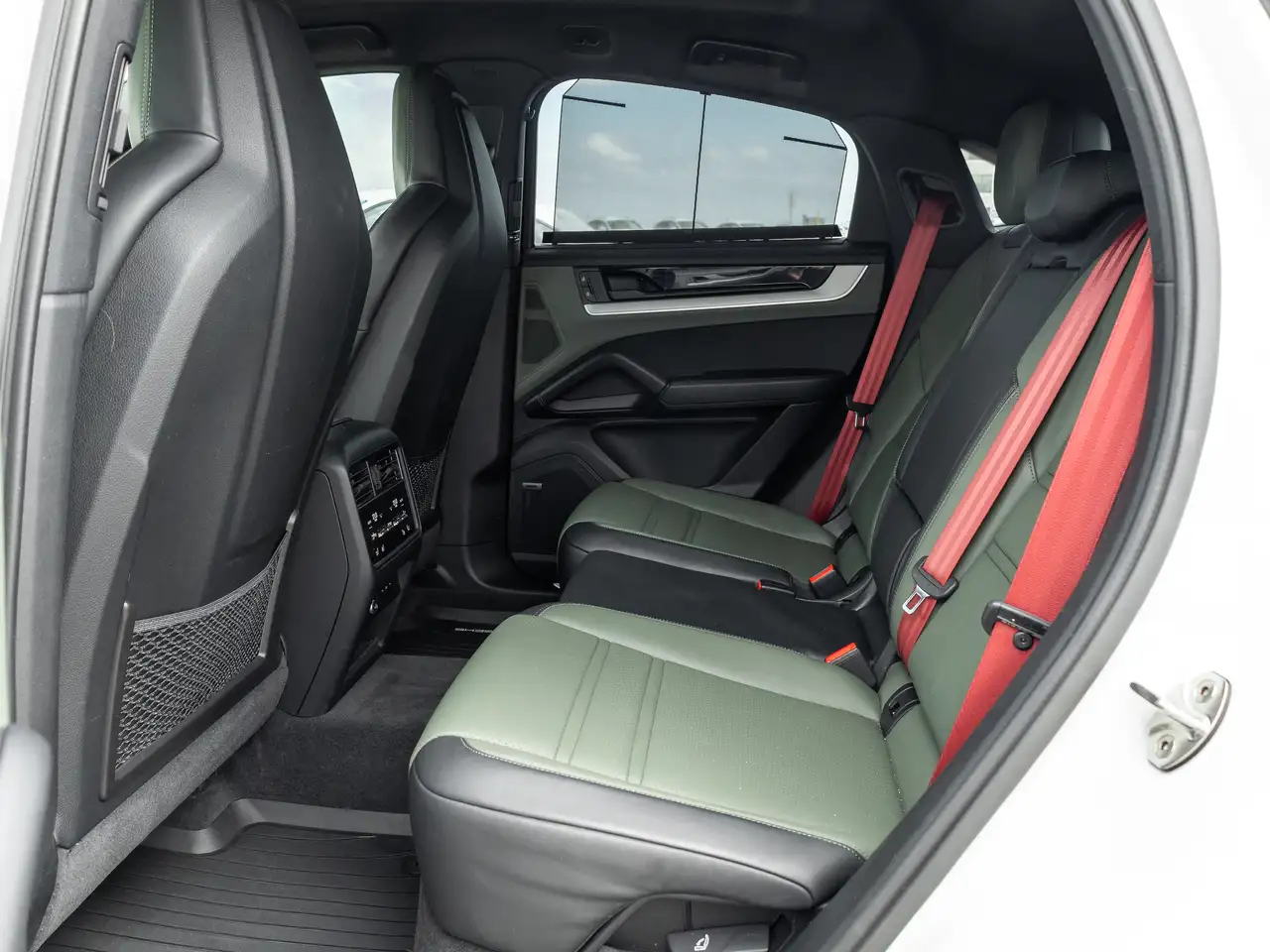 Porsche Cayenne снимка Porsche Cayenne
