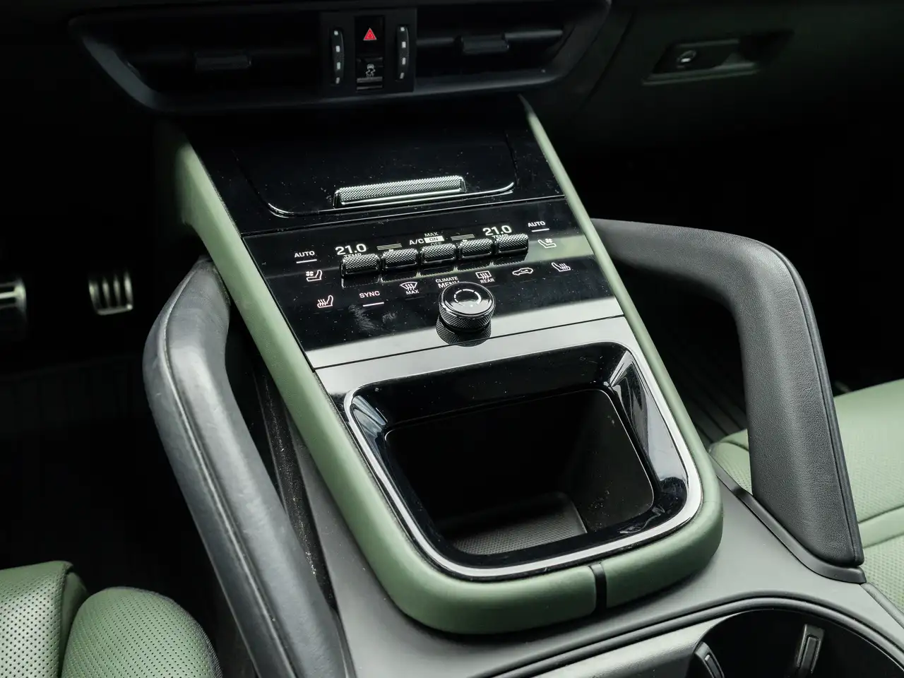 Porsche Cayenne снимка Porsche Cayenne
