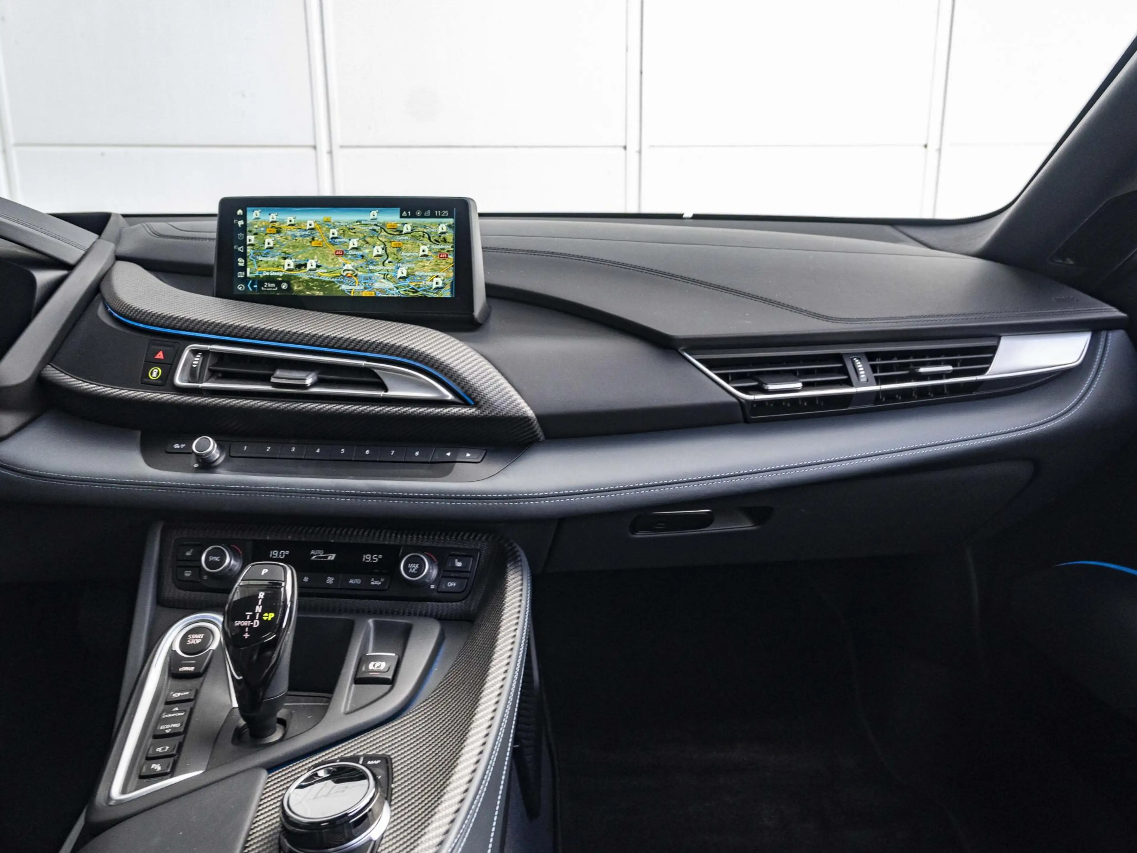 BMW i8 | Comfort Access | Driving Assistant | BMW Laserli — photo 12