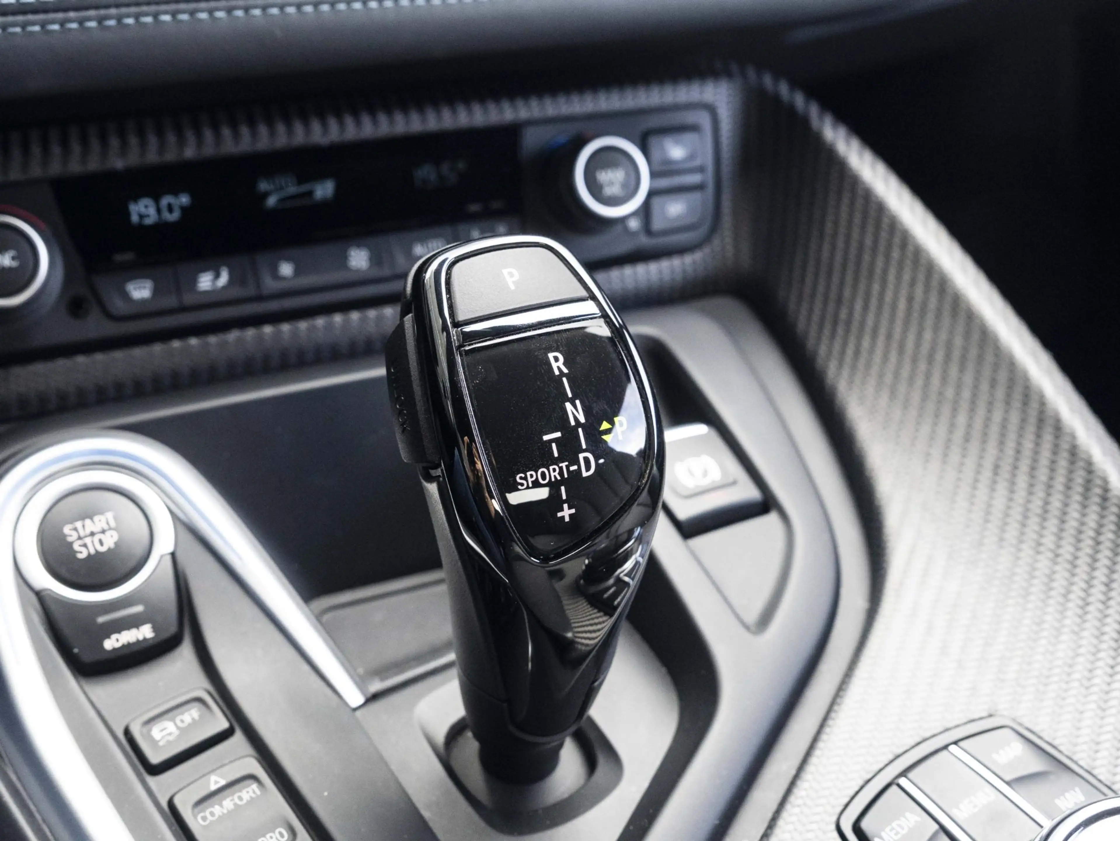 BMW i8 | Comfort Access | Driving Assistant | BMW Laserli — photo 14